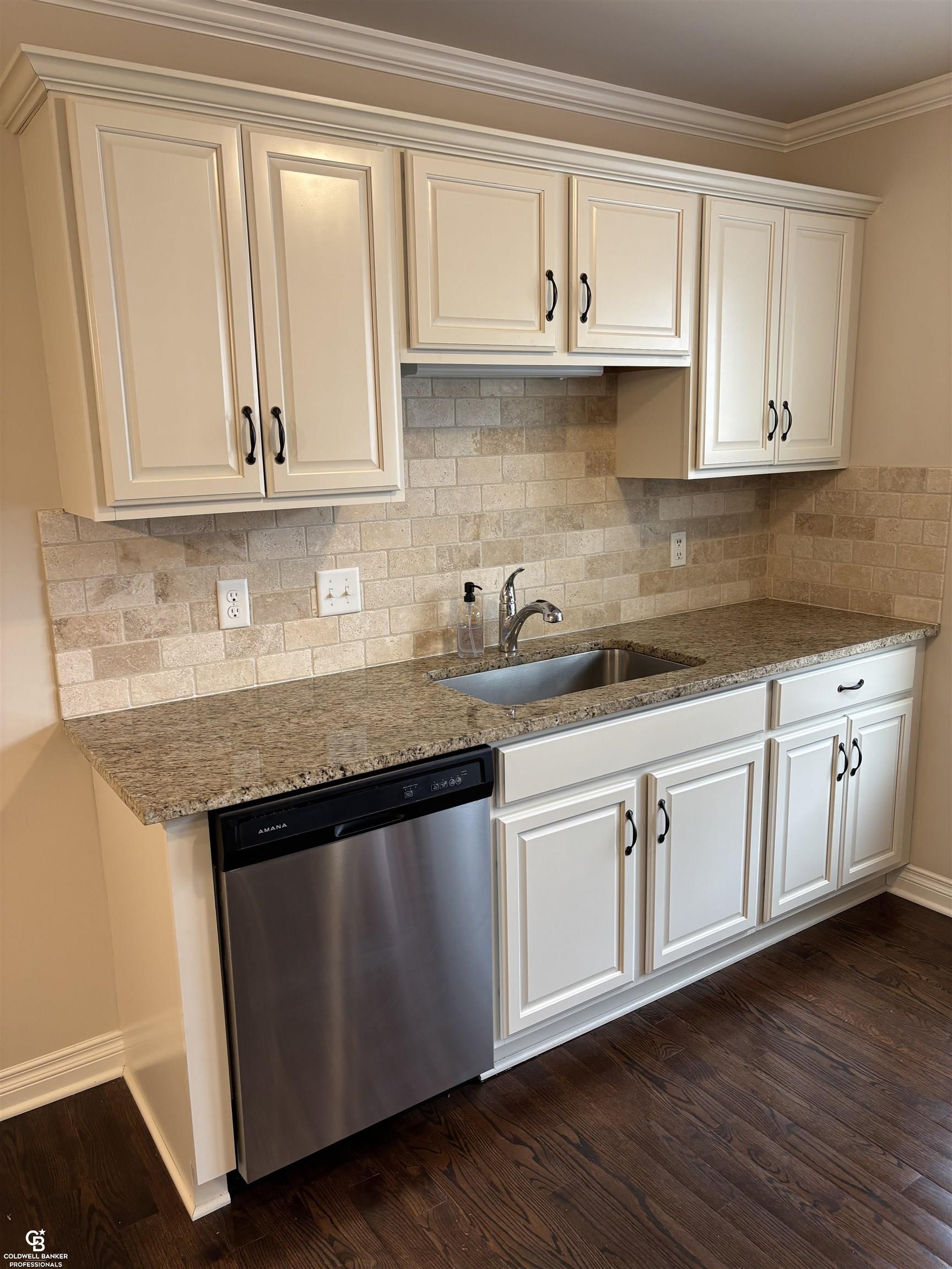 13113 Woodridge Circle Property Photo 5