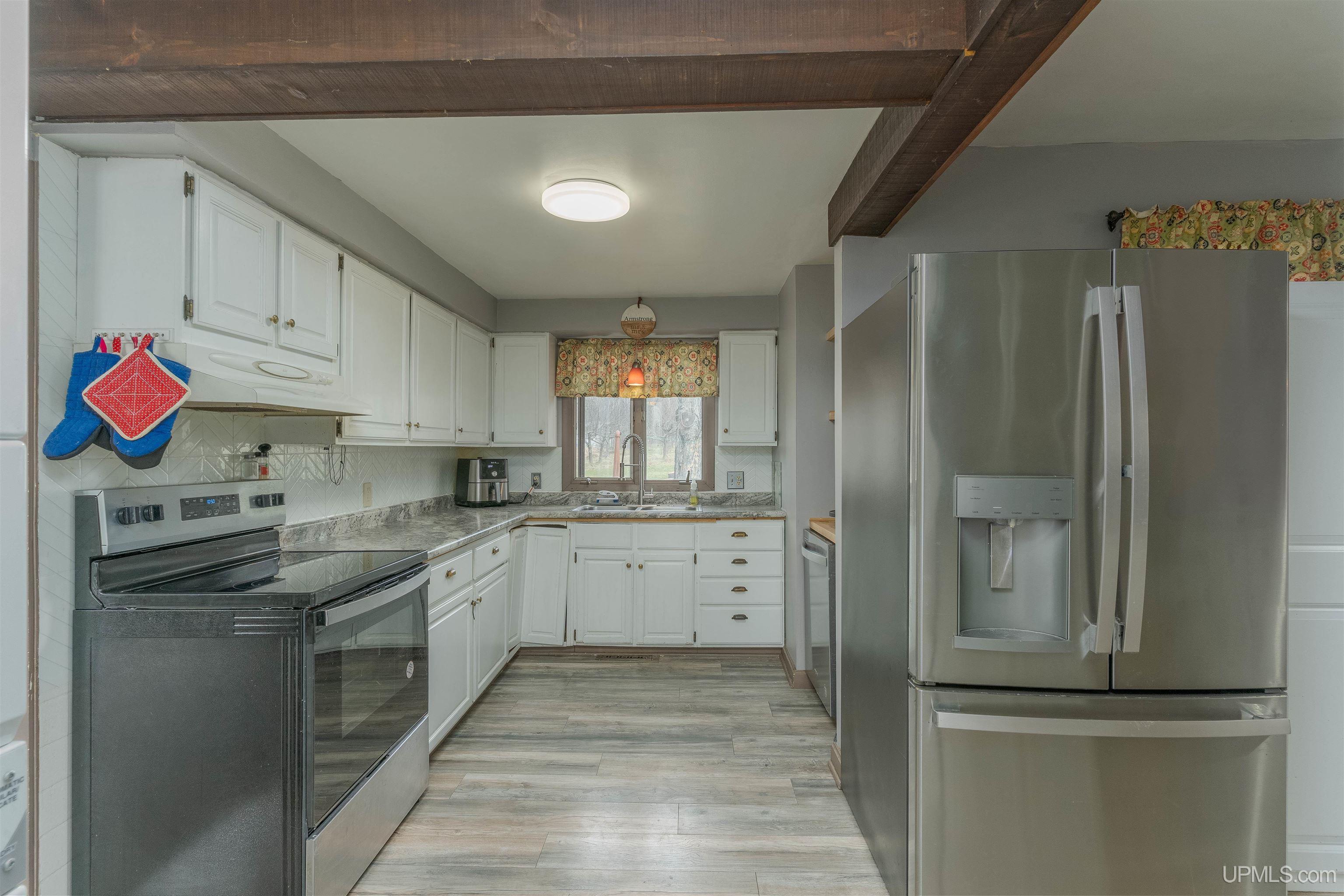 645 E Hunter Road Property Photo 3