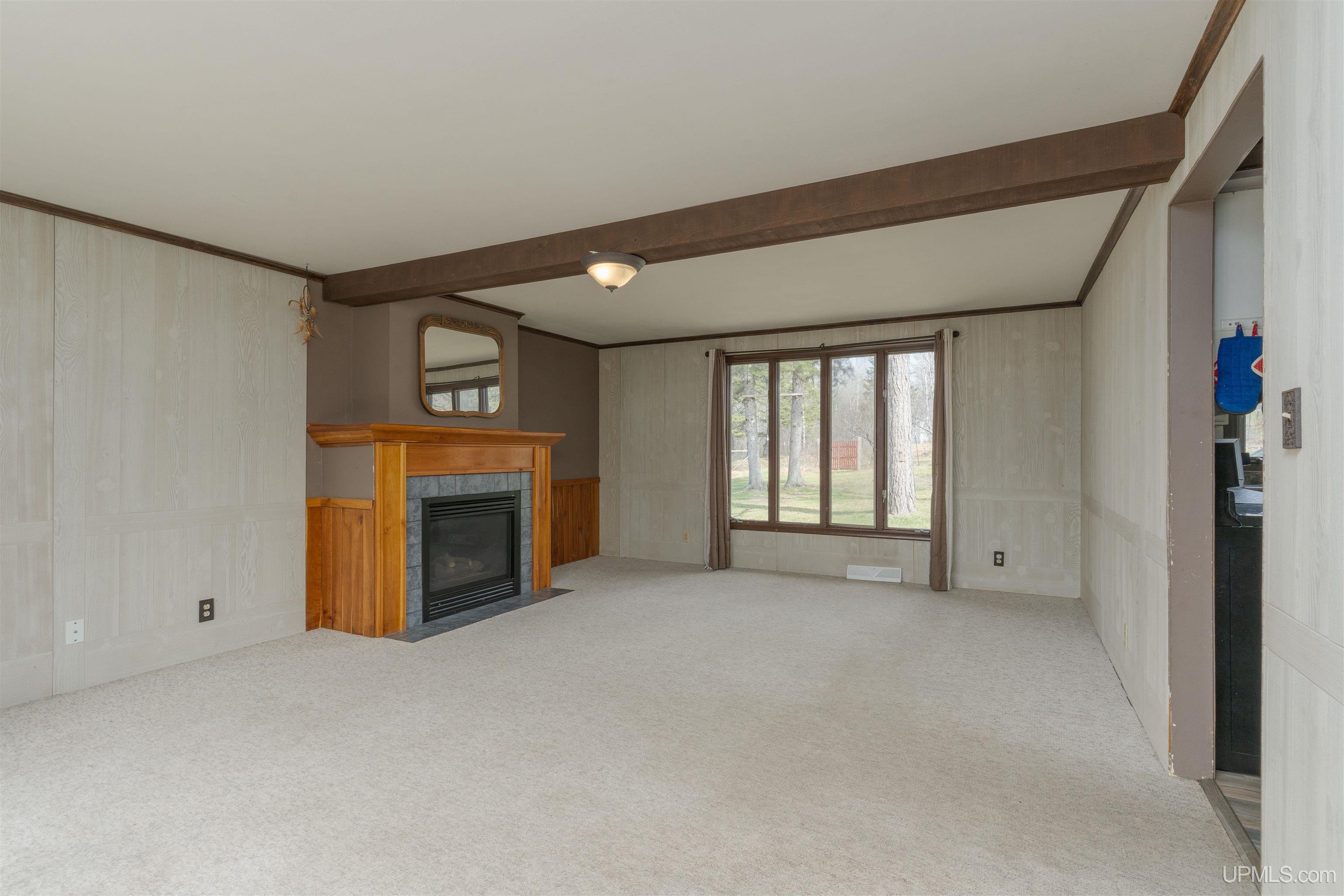 645 E Hunter Road Property Photo 8