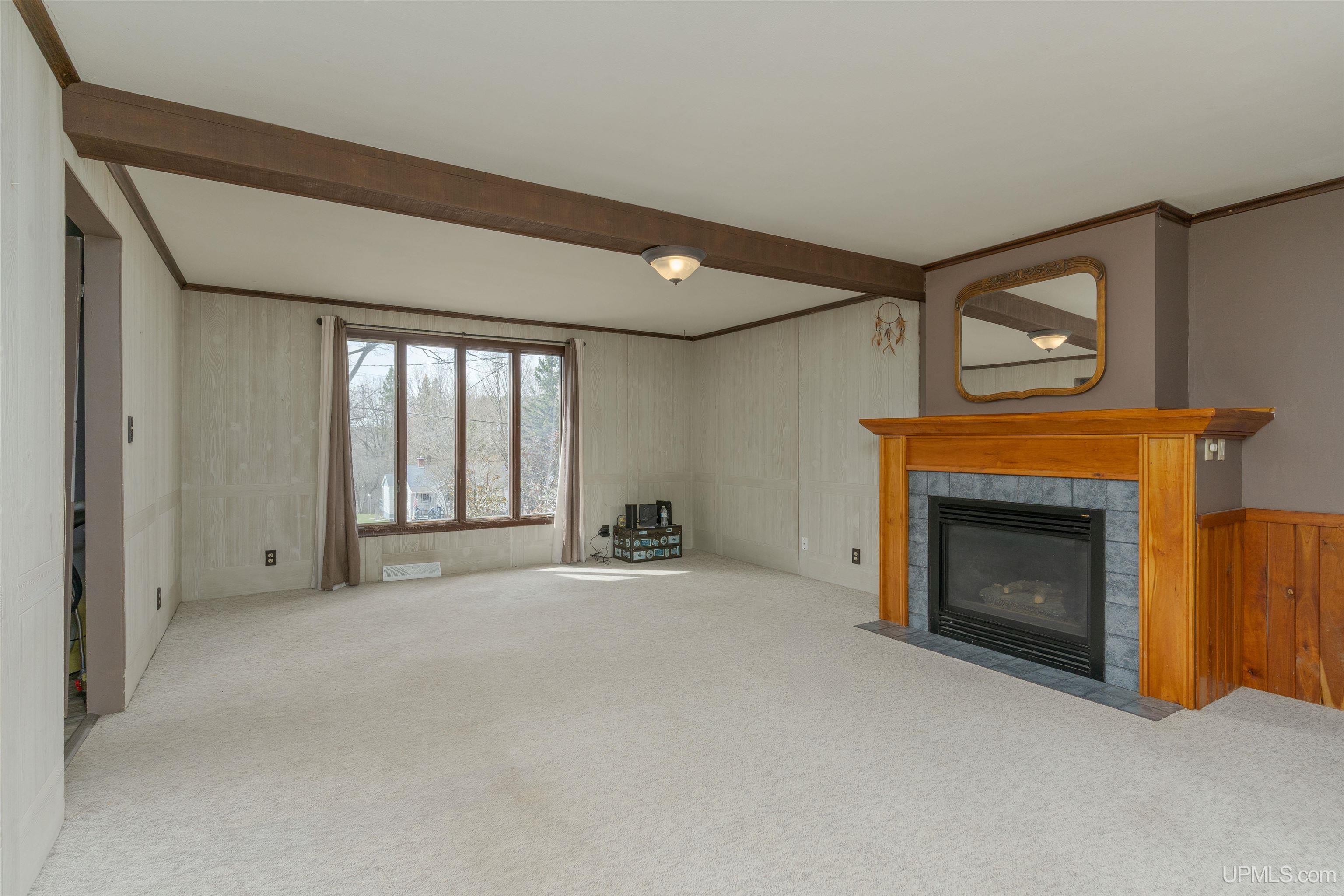 645 E Hunter Road Property Photo 9