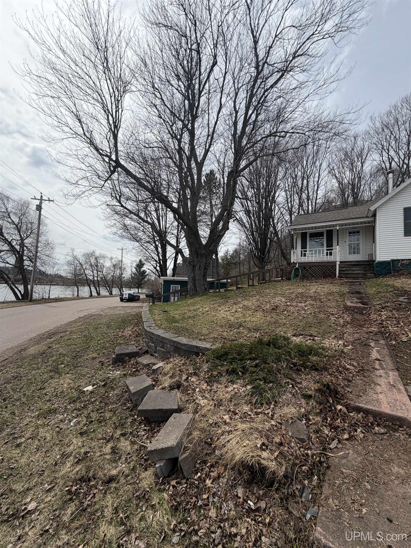 163 Cliff Street Property Photo 1