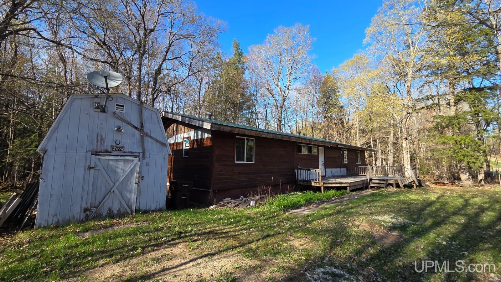 7122 Maple Grove Road Property Photo 2