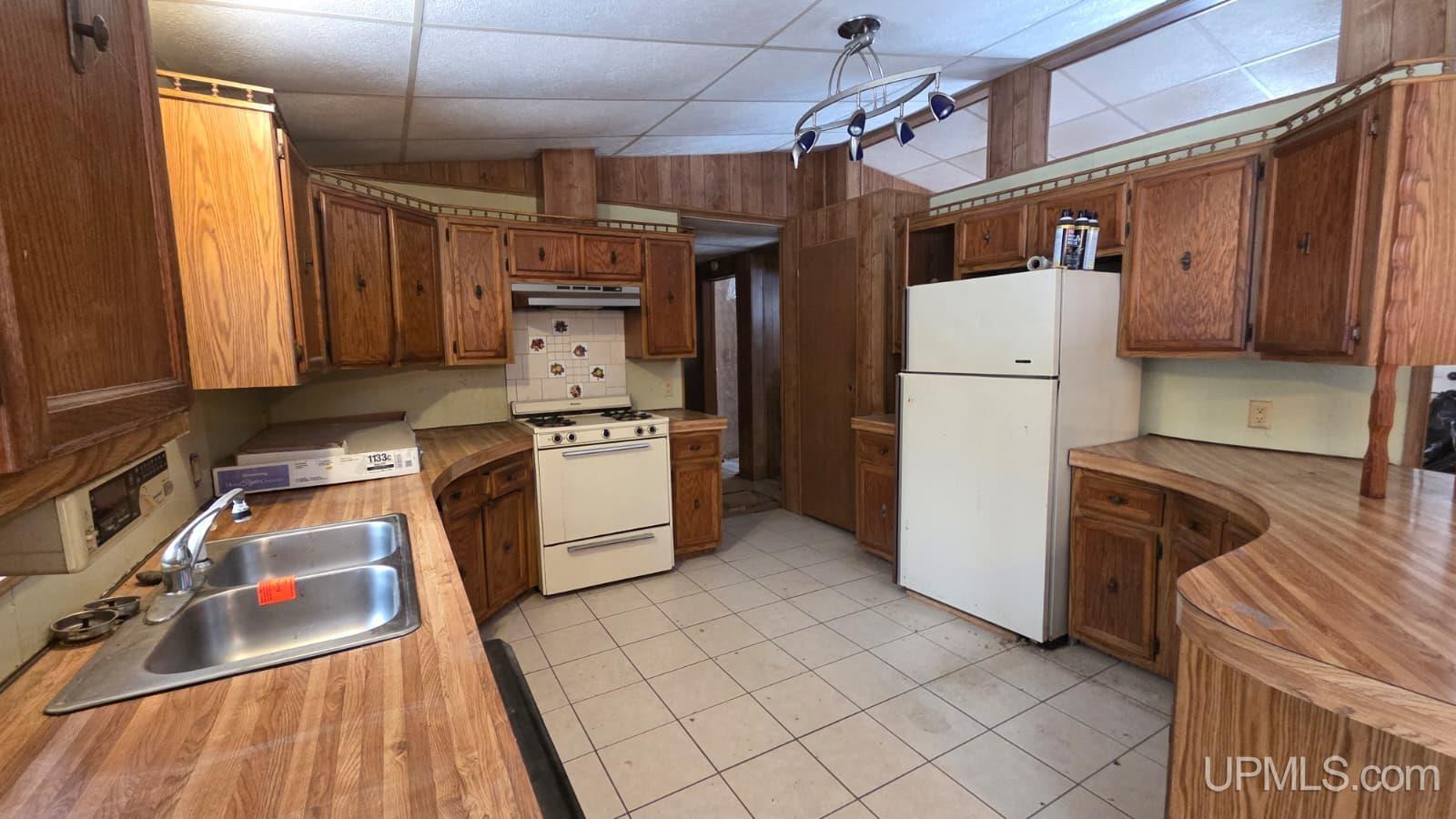 7122 Maple Grove Road Property Photo 8