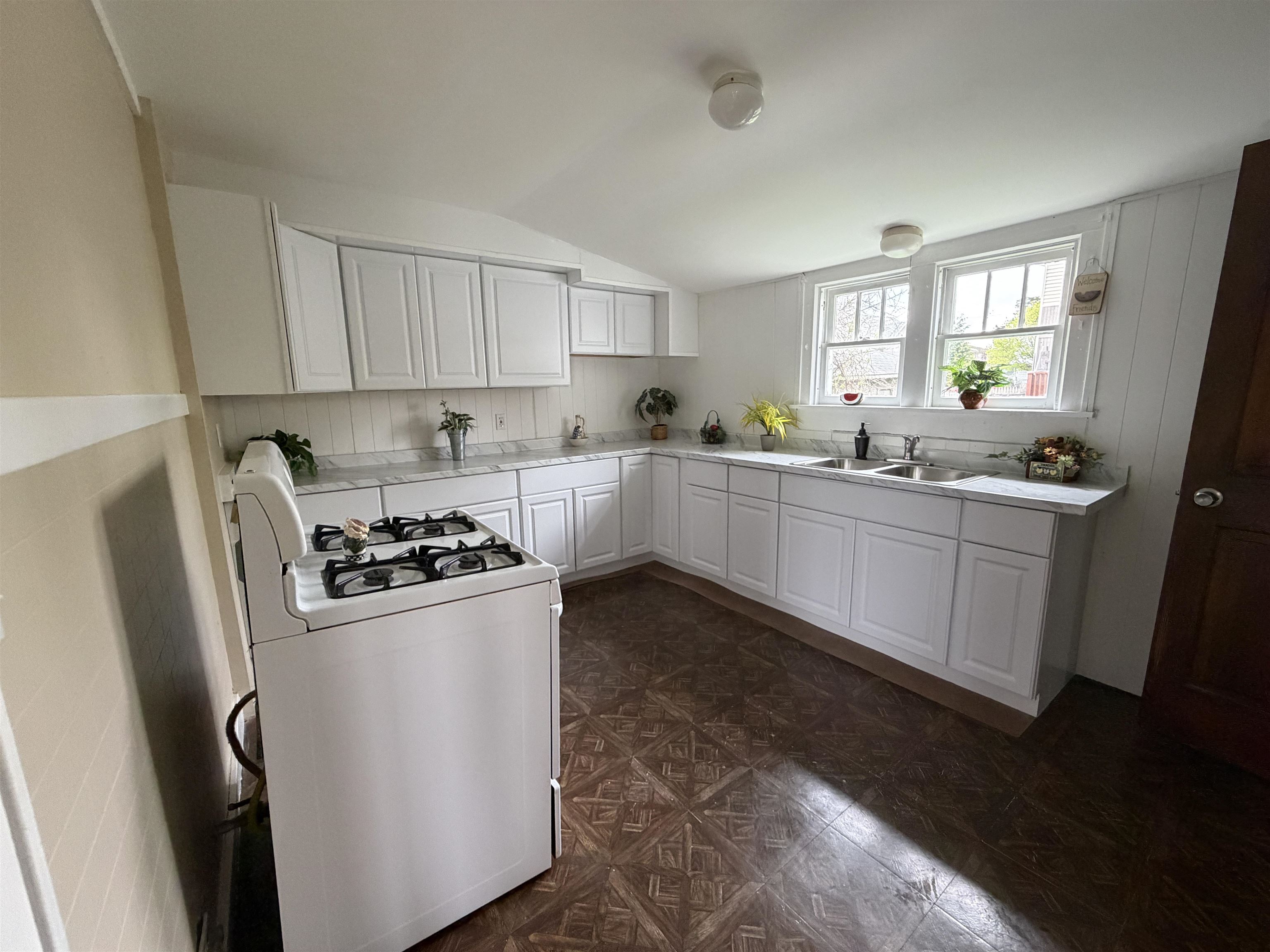 504 N Catherine Street Property Photo 12