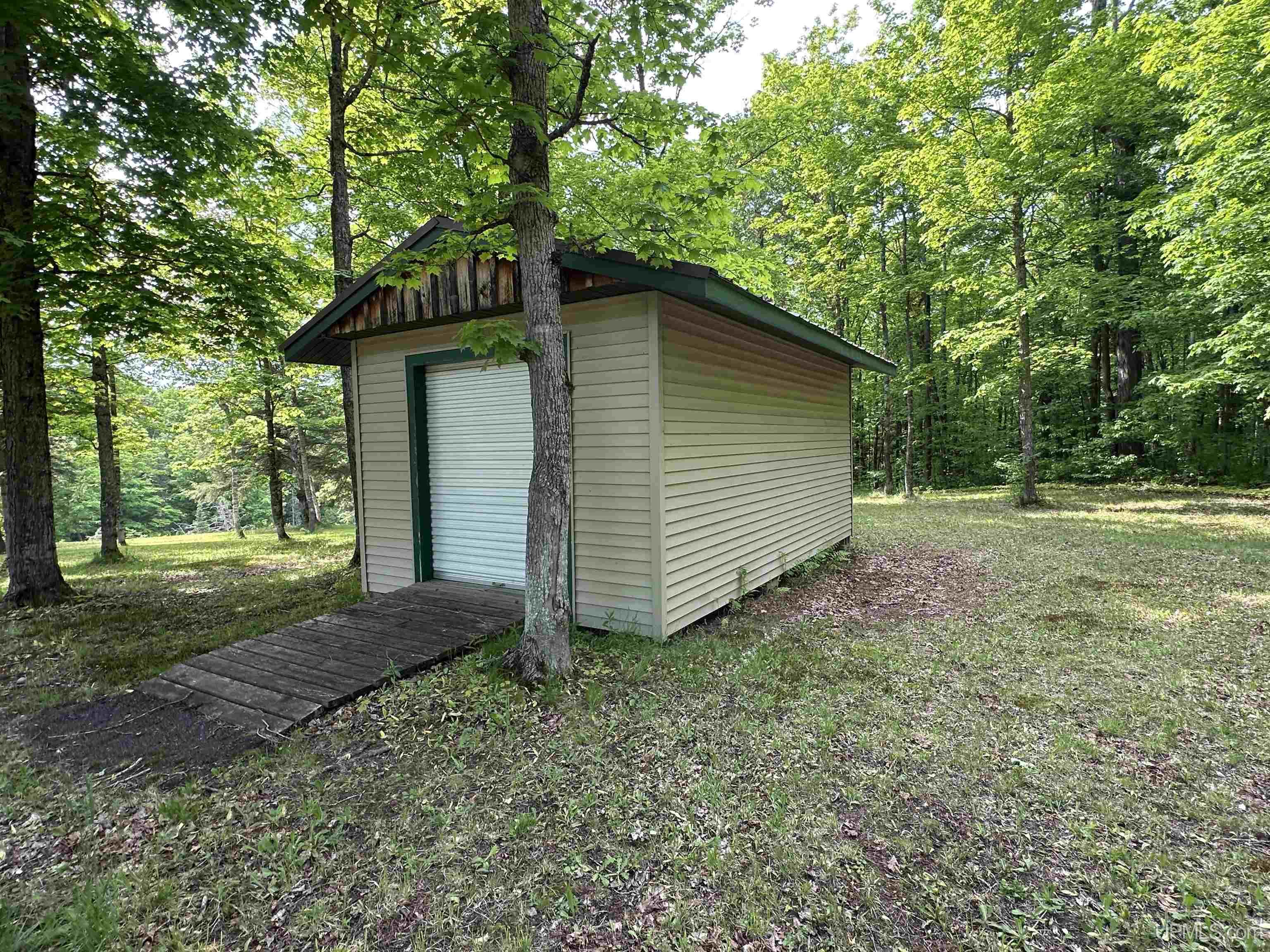 Off Camp 6 Road Property Photo 33