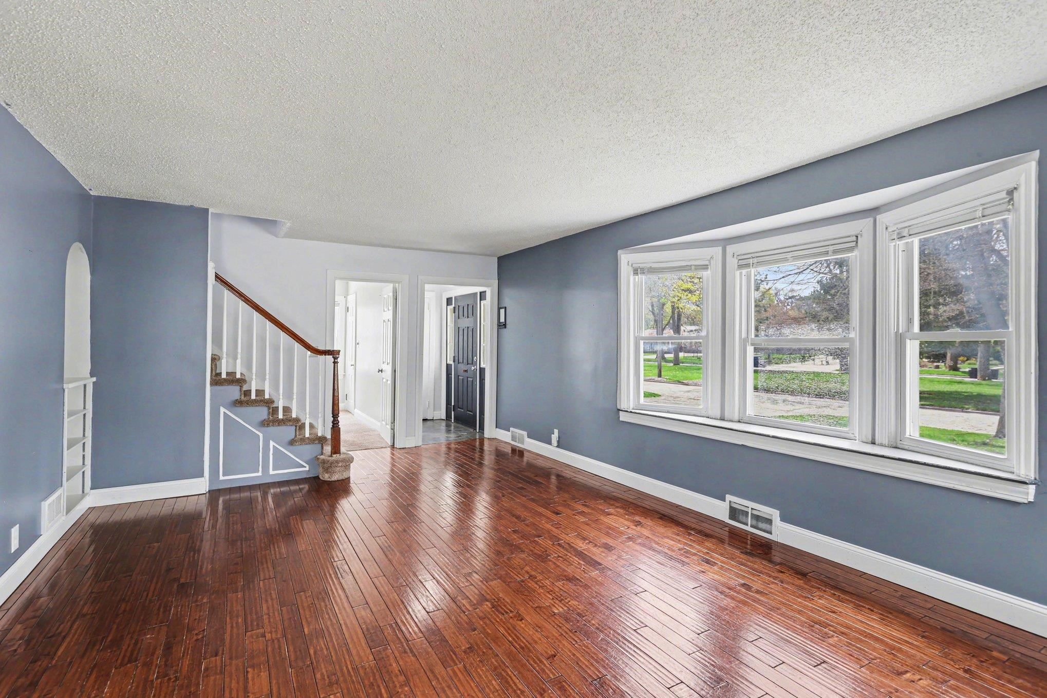 310 Green Avenue Property Photo 4