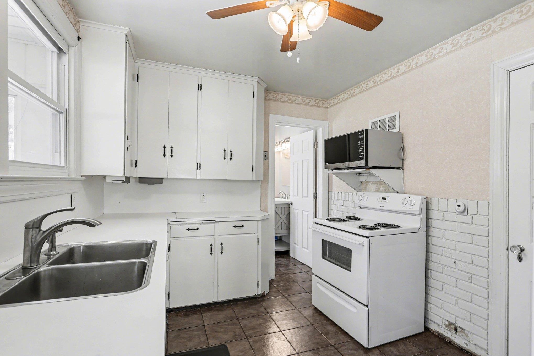 310 Green Avenue Property Photo 7