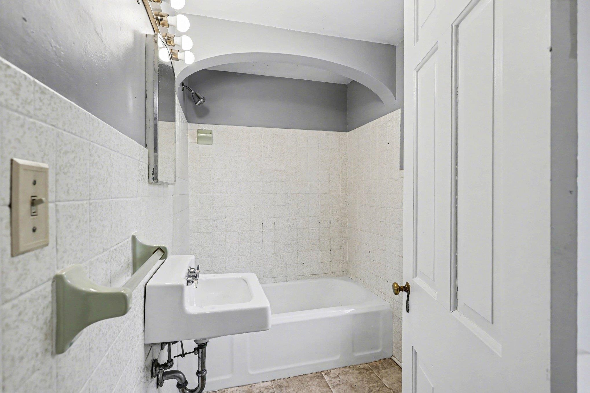 310 Green Avenue Property Photo 14