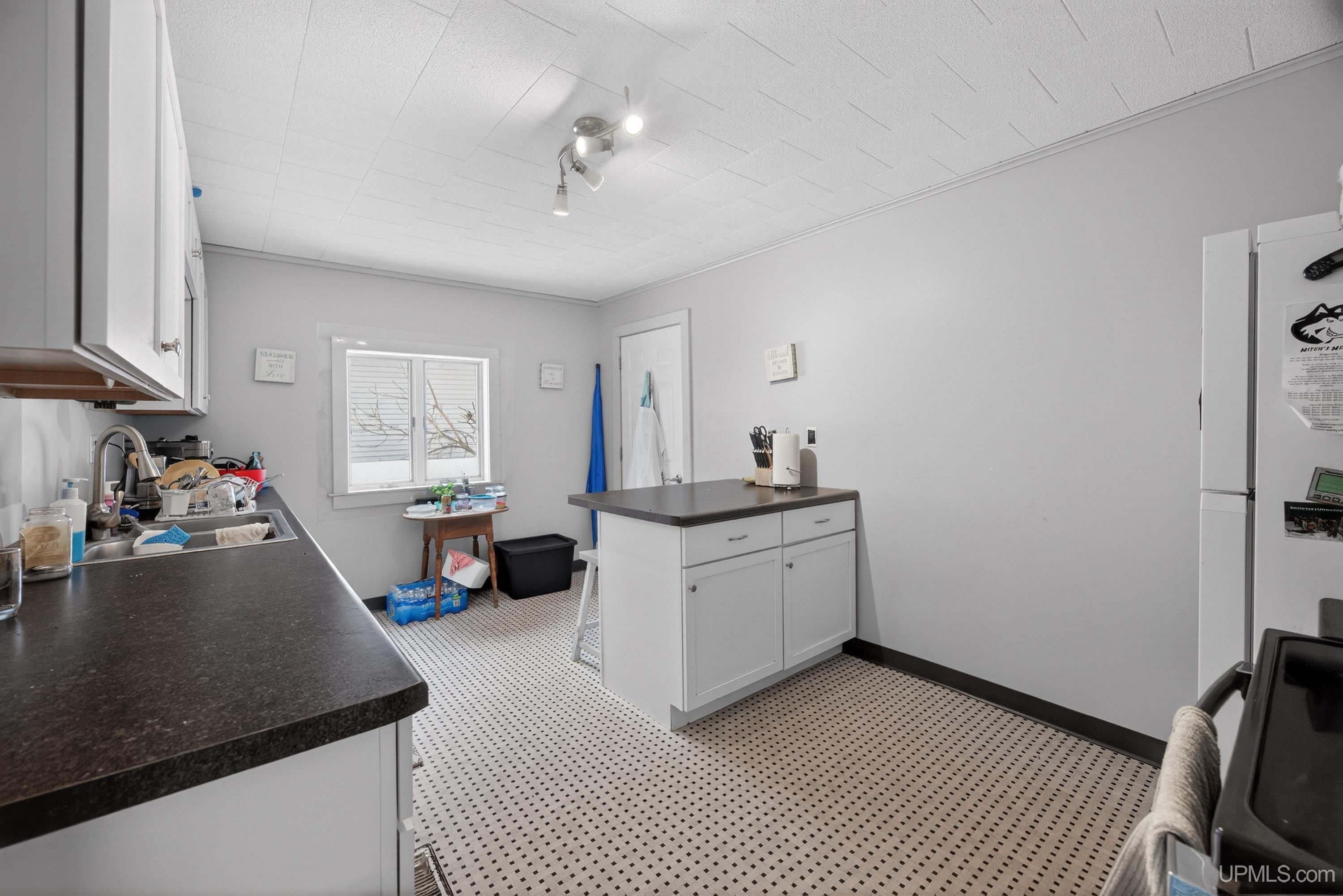 807 E Montezuma Avenue Property Photo 9