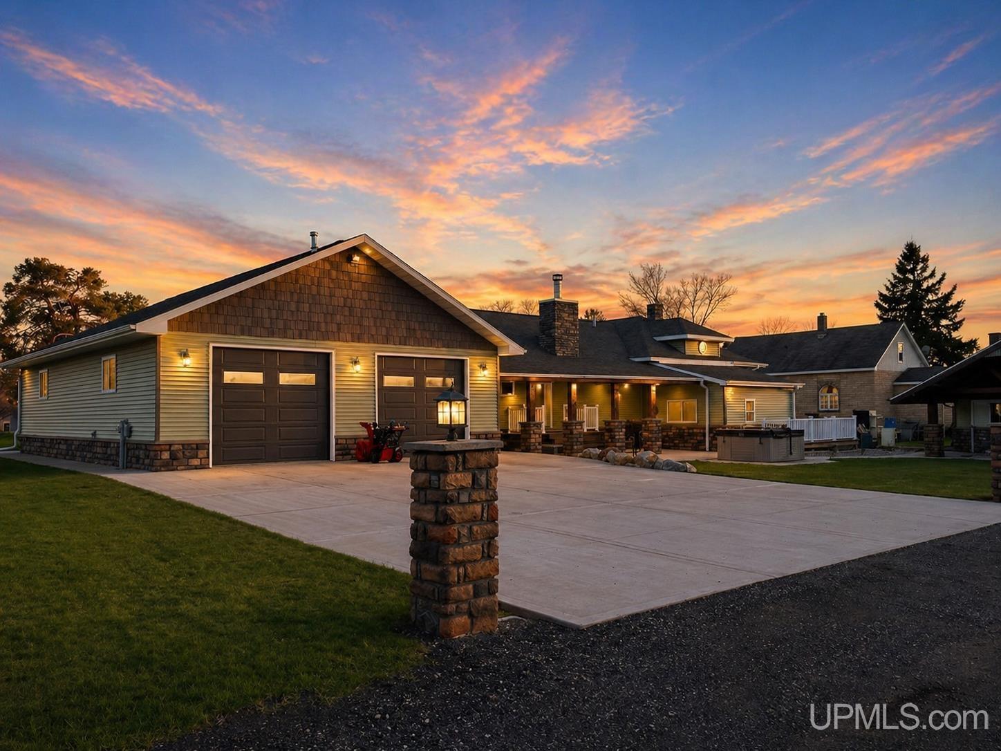 634 E Breitung Avenue Property Photo 1