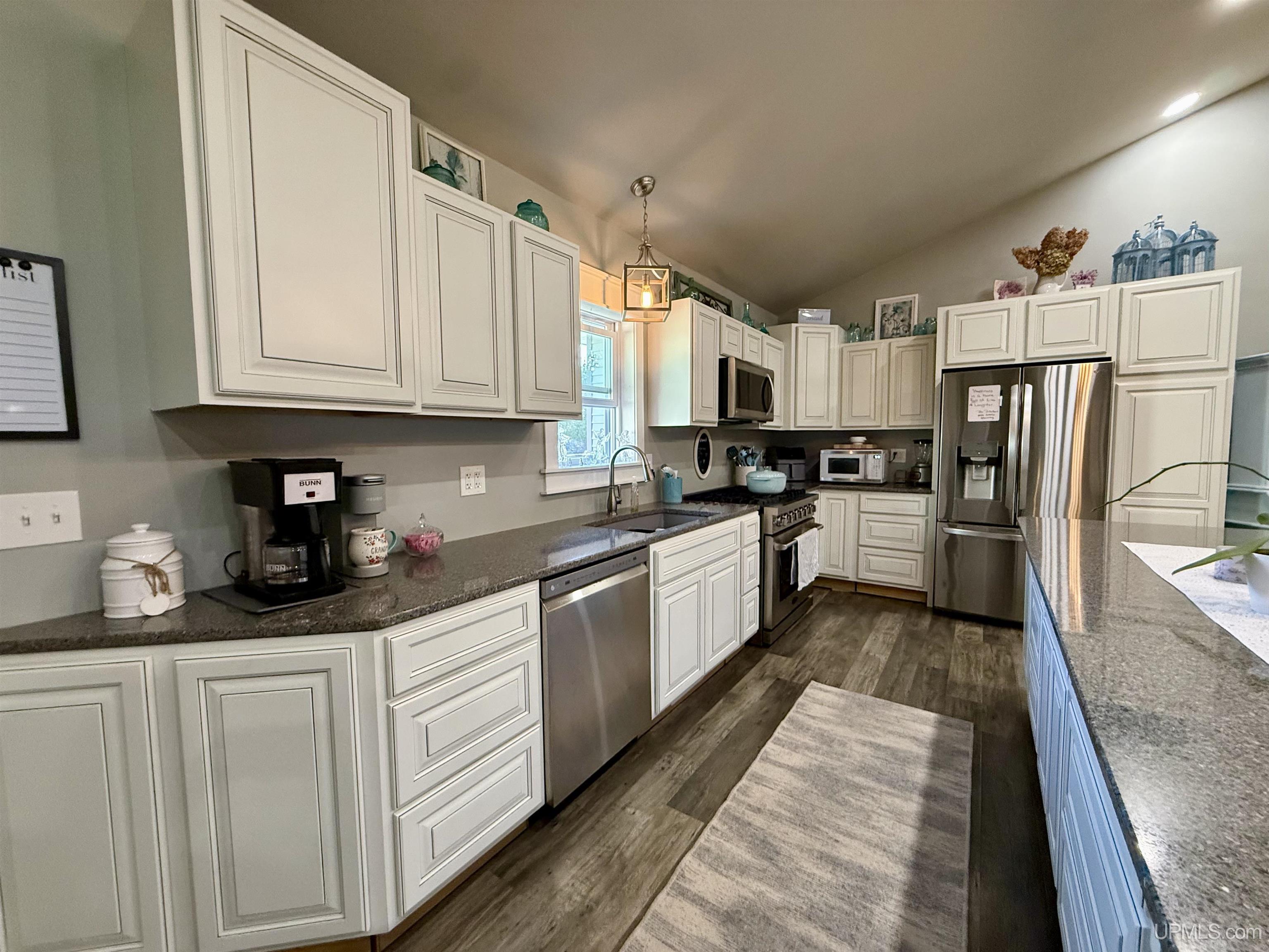 634 E Breitung Avenue Property Photo 3