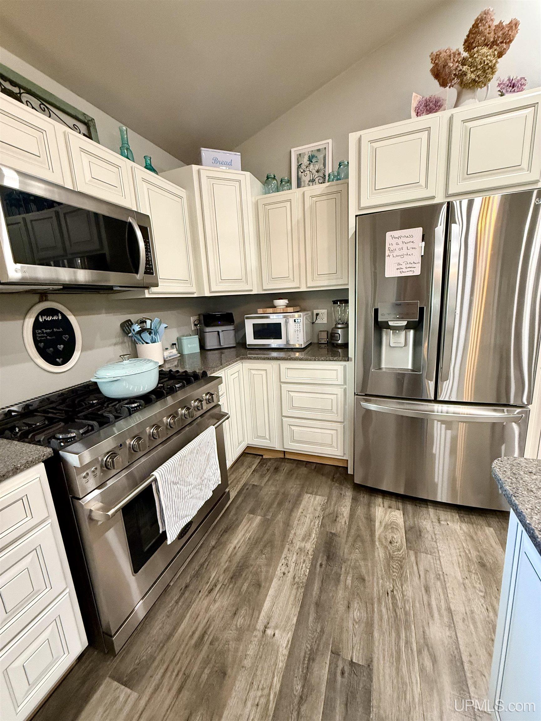 634 E Breitung Avenue Property Photo 4