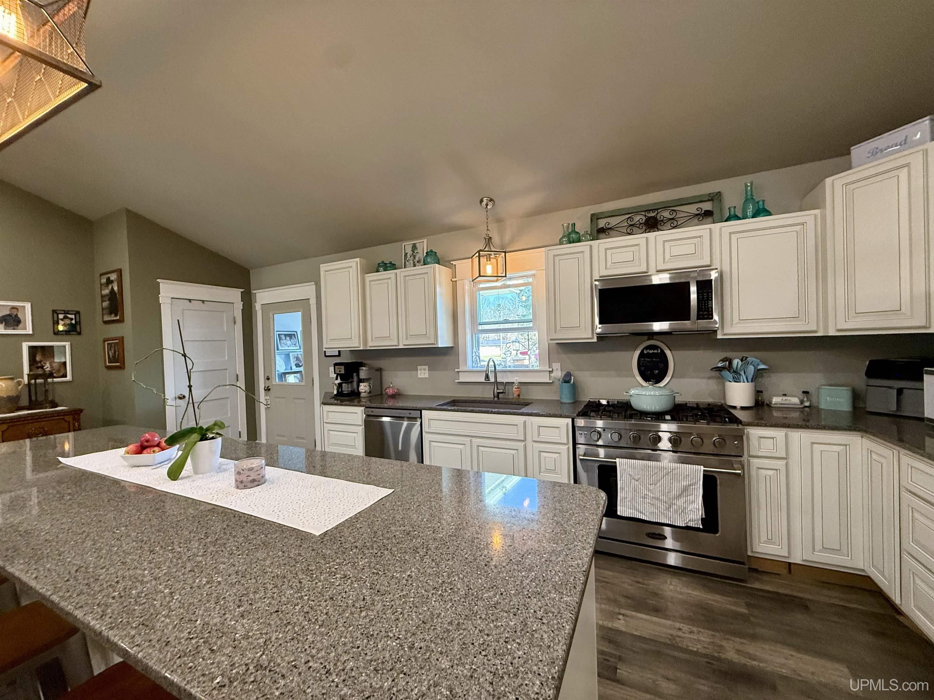634 E Breitung Avenue Property Photo 6