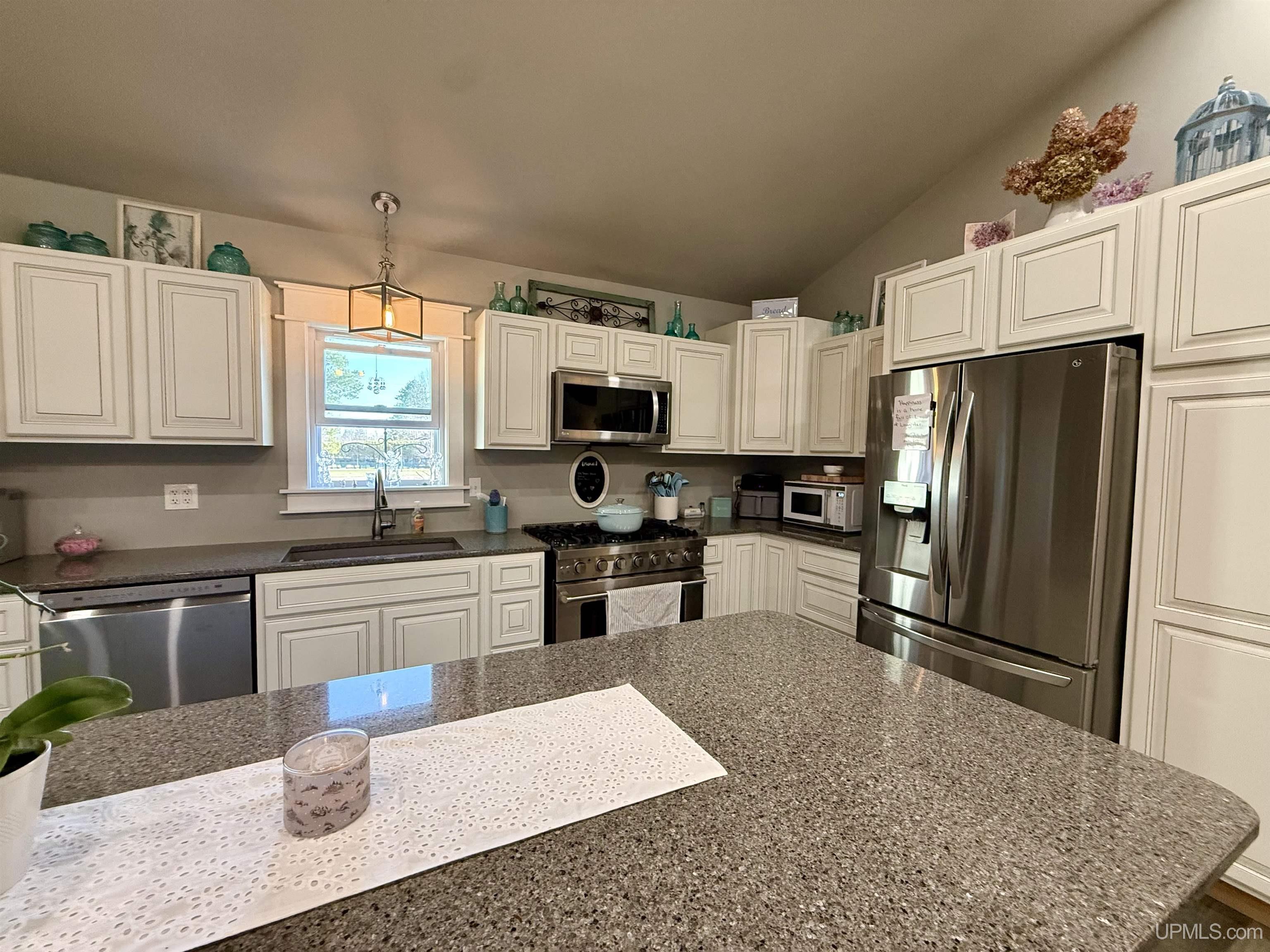 634 E Breitung Avenue Property Photo 7
