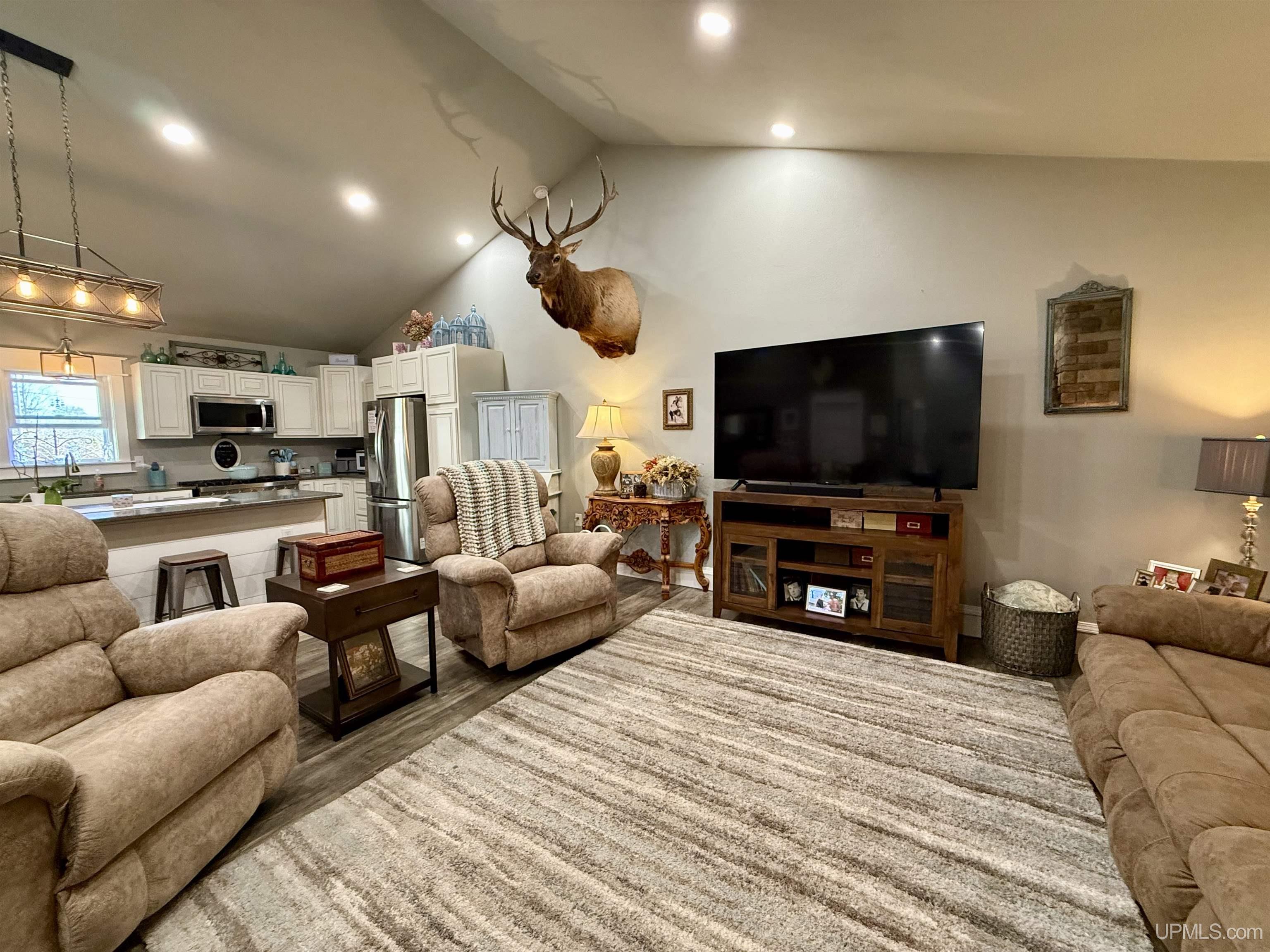 634 E Breitung Avenue Property Photo 10