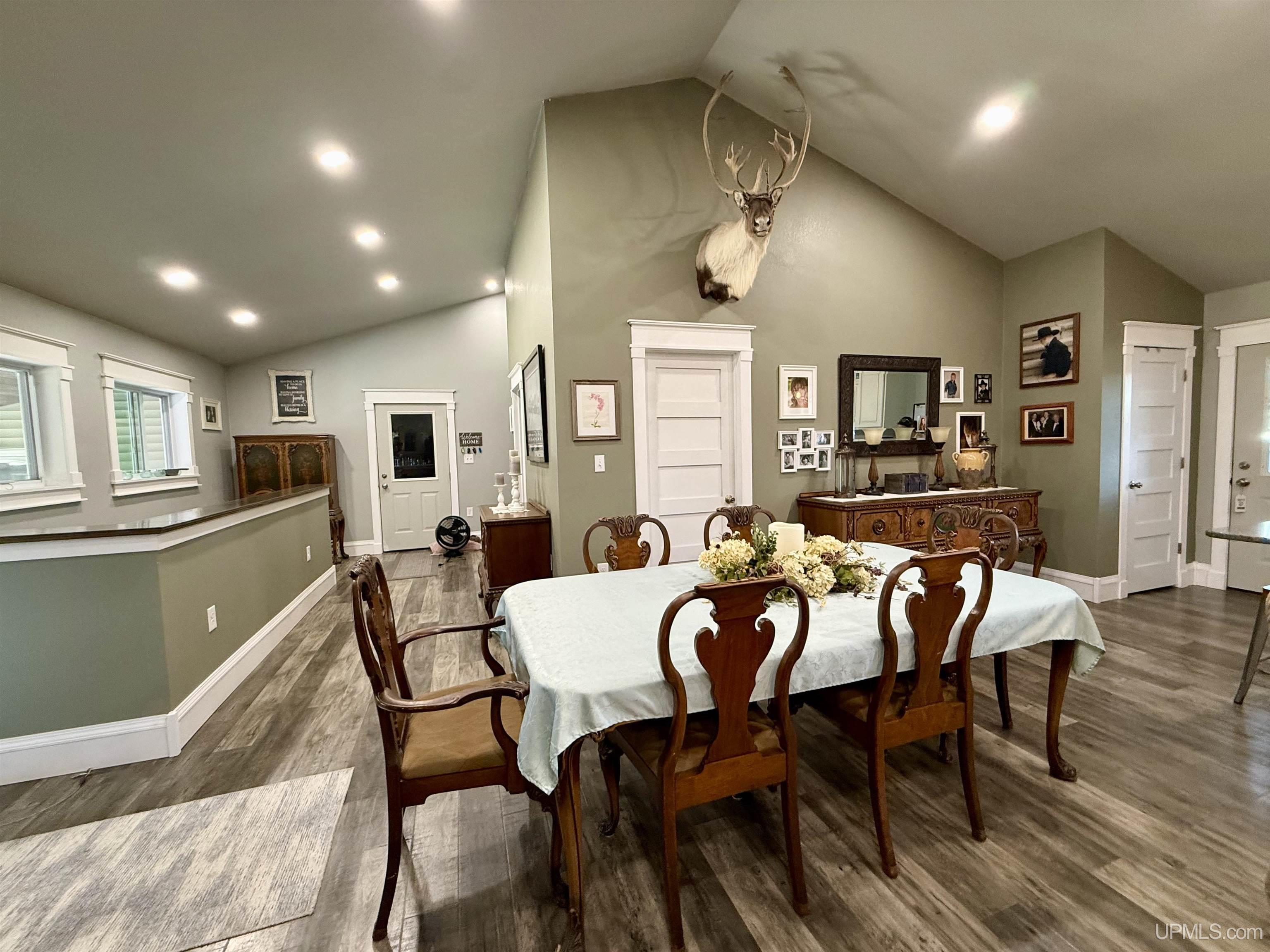634 E Breitung Avenue Property Photo 11