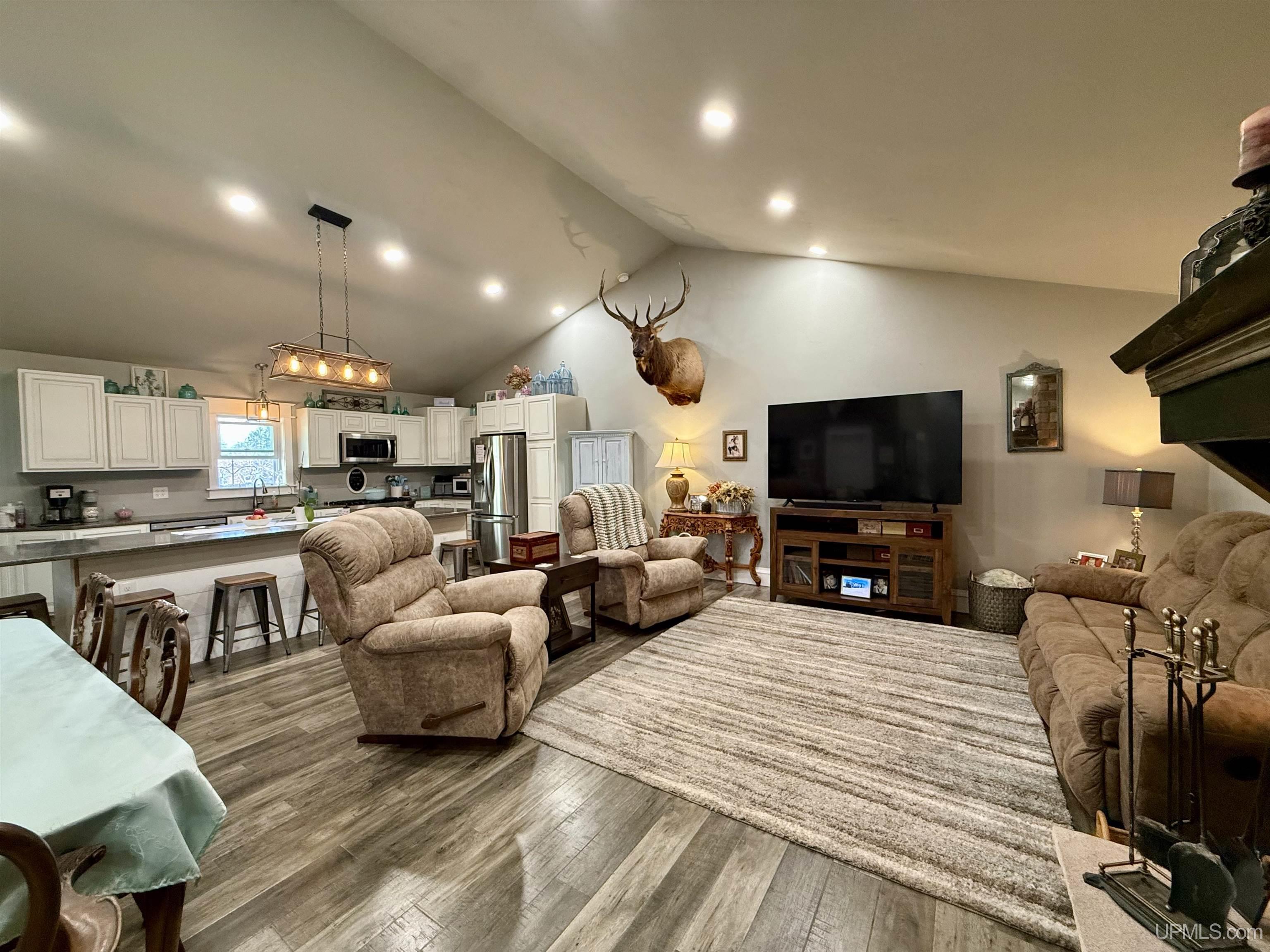 634 E Breitung Avenue Property Photo 16