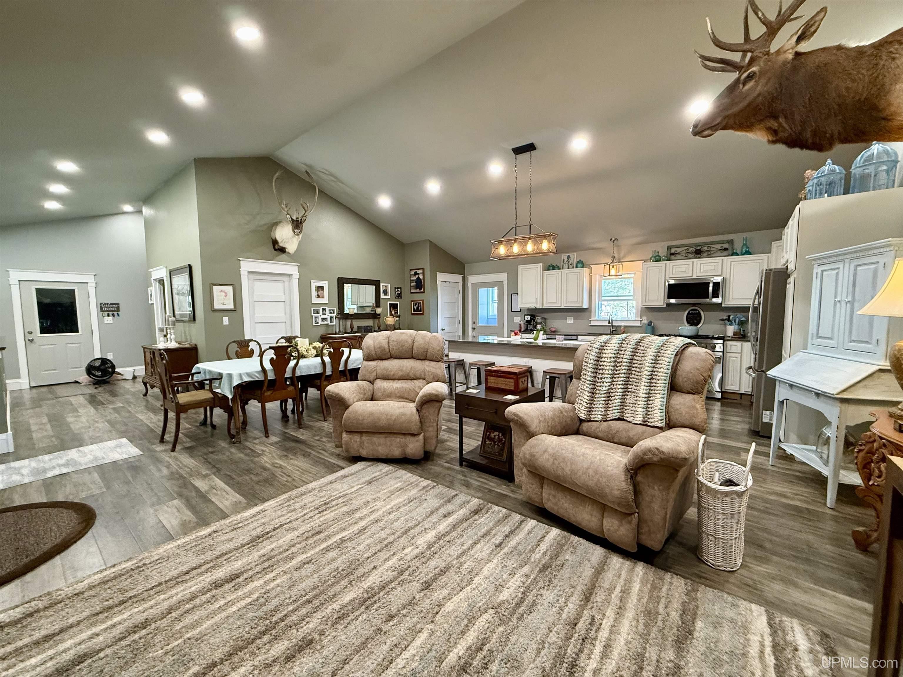 634 E Breitung Avenue Property Photo 17