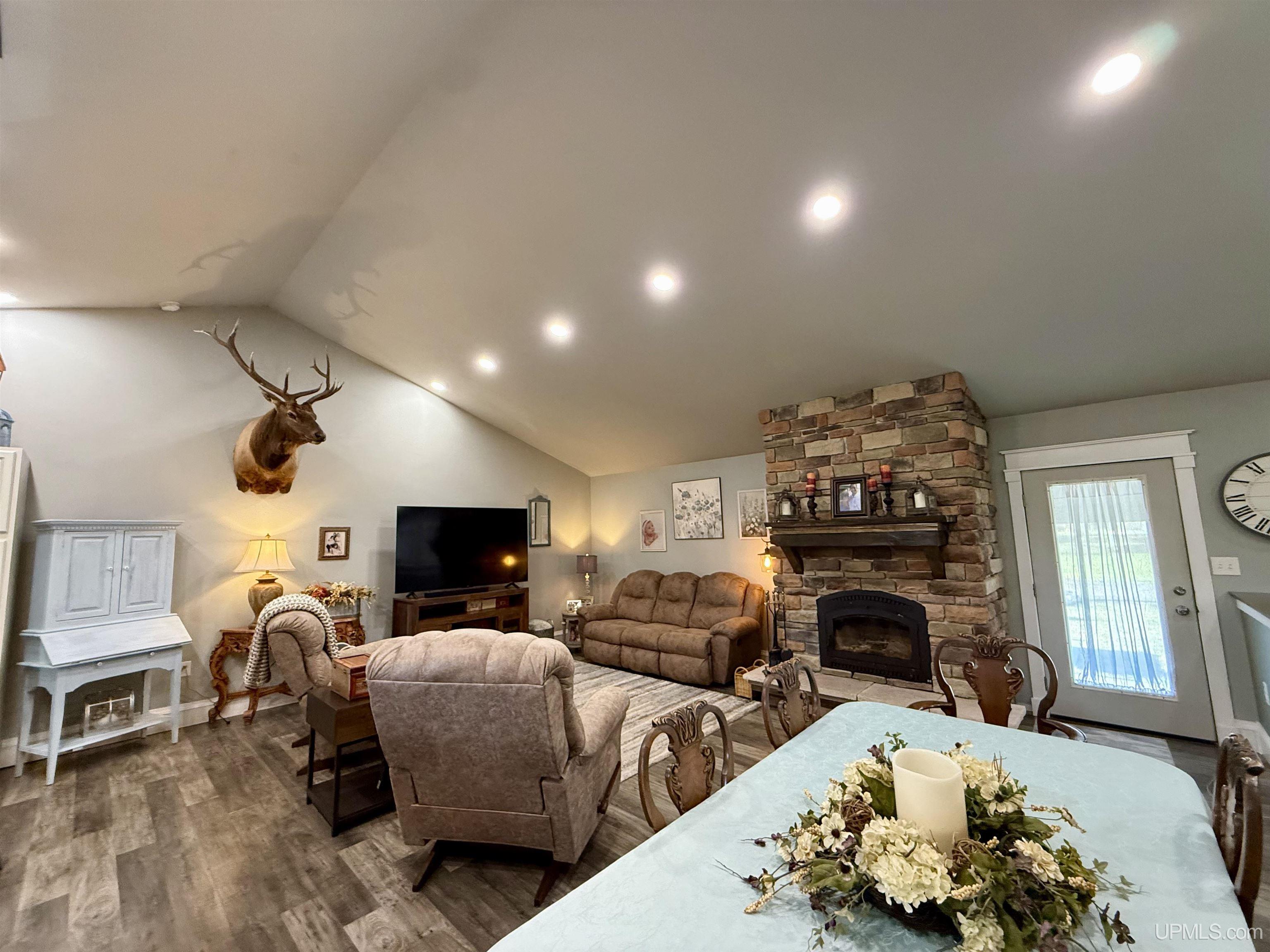 634 E Breitung Avenue Property Photo 18