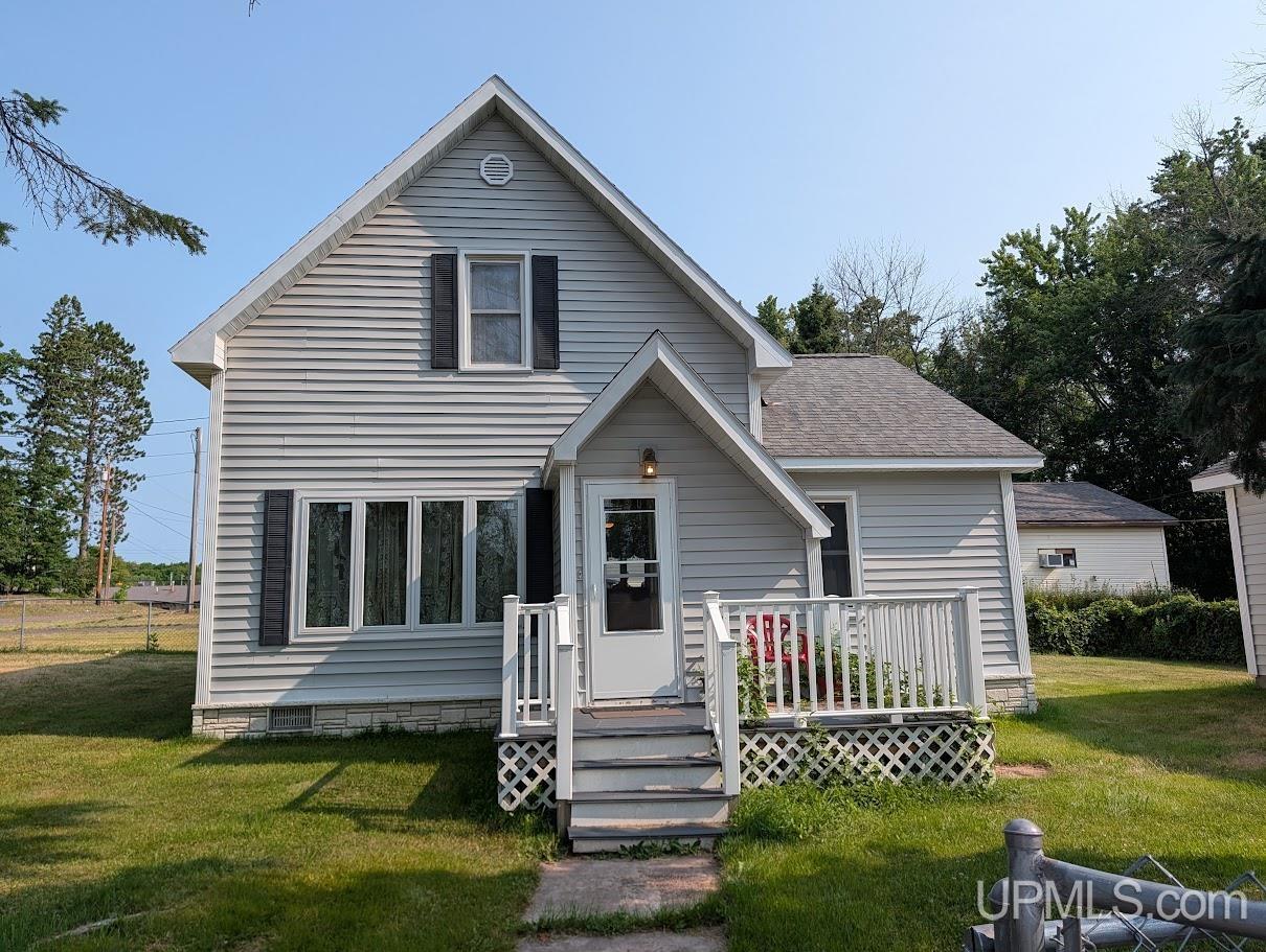 478 Railroad Street Property Photo 1