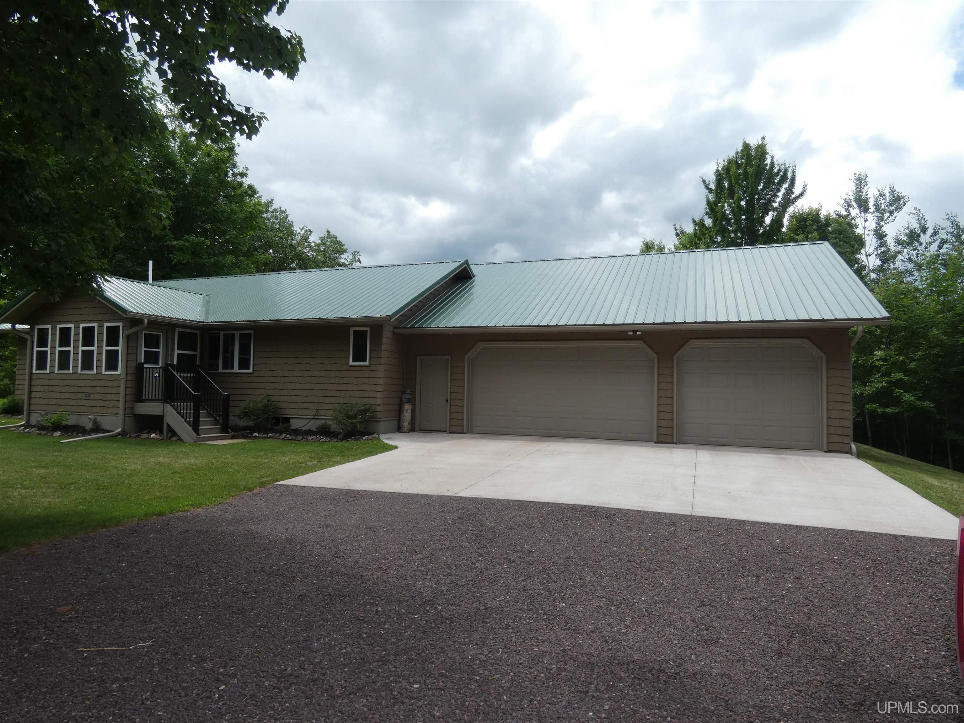 15659 Shively Road Property Photo 1