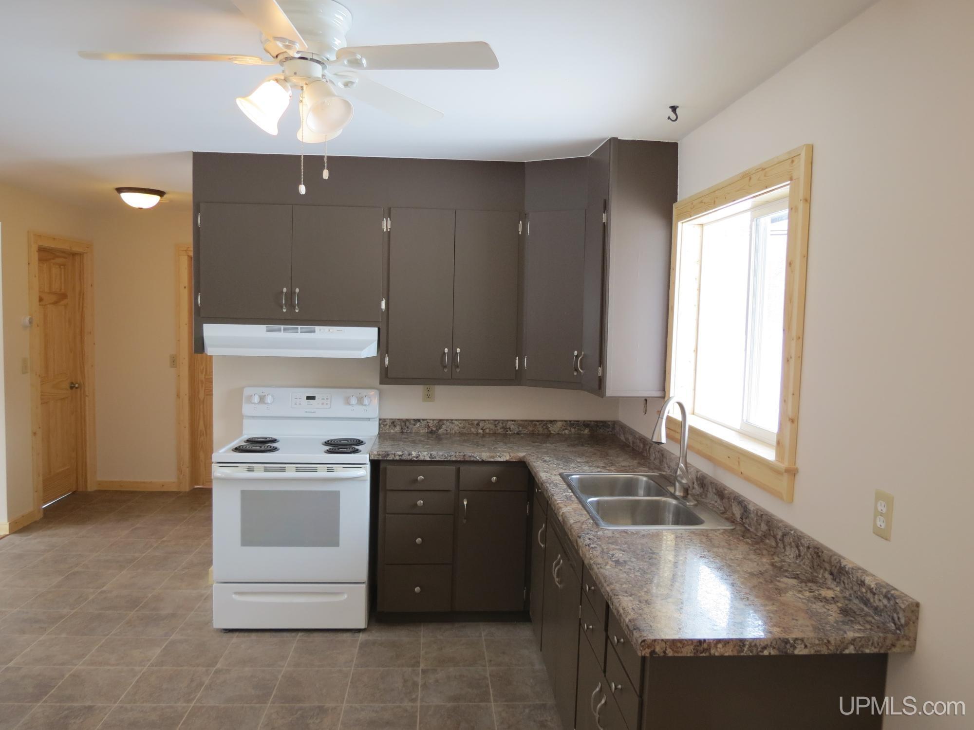 4908 Margaret Street Property Photo 5
