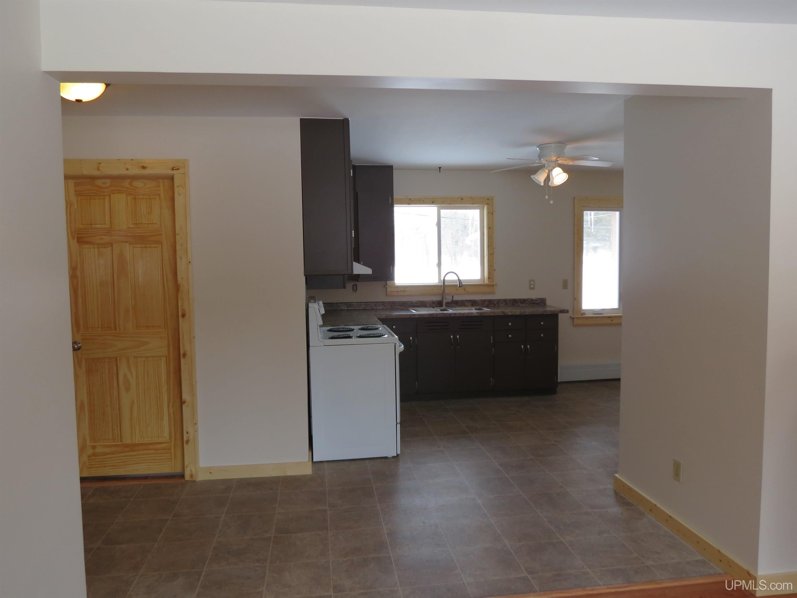 4908 Margaret Street Property Photo 7
