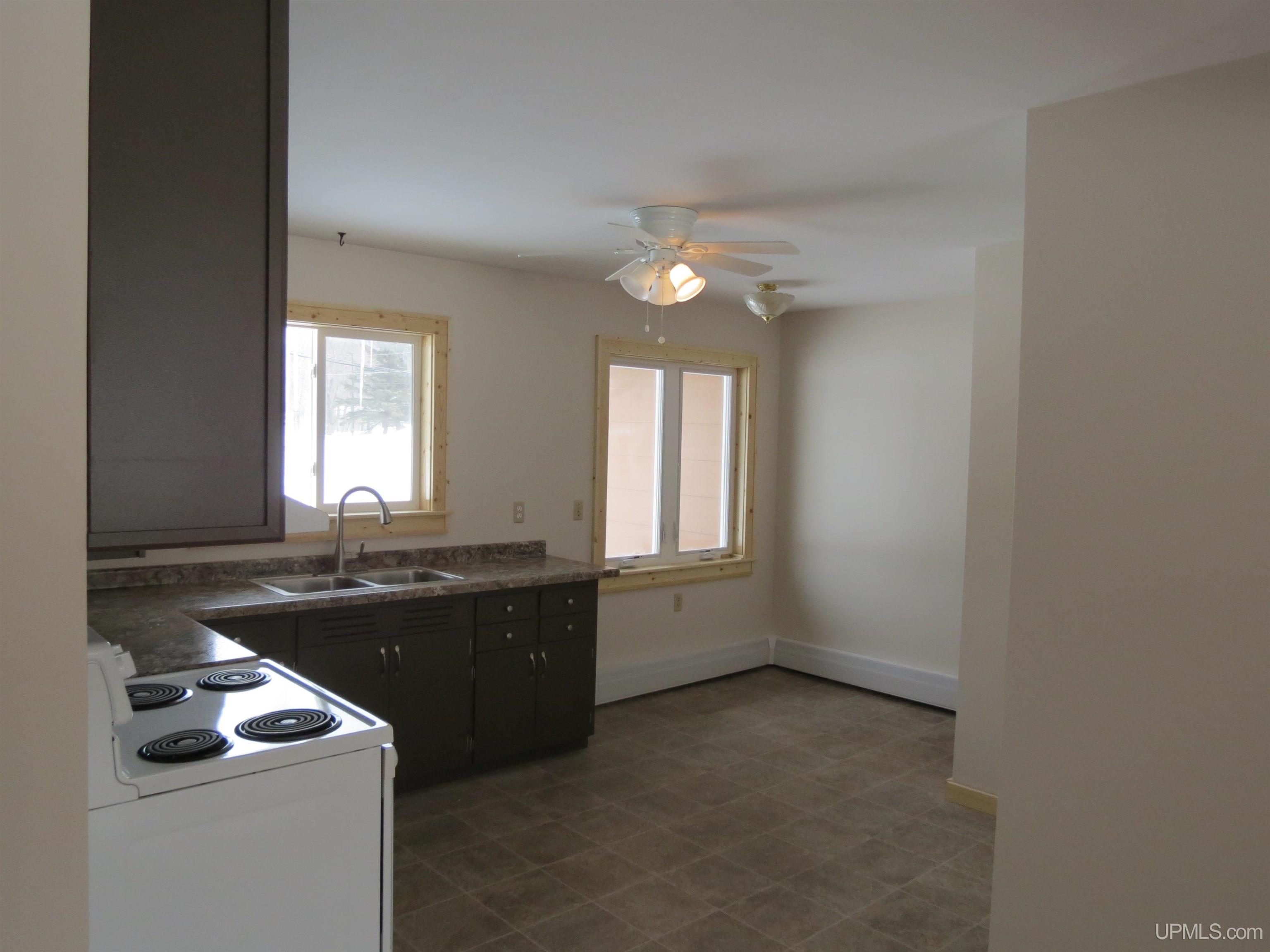 4908 Margaret Street Property Photo 8