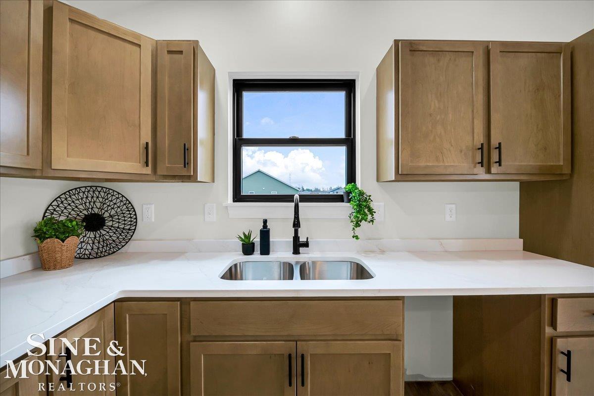 210 Oregon Avenue Property Photo 8