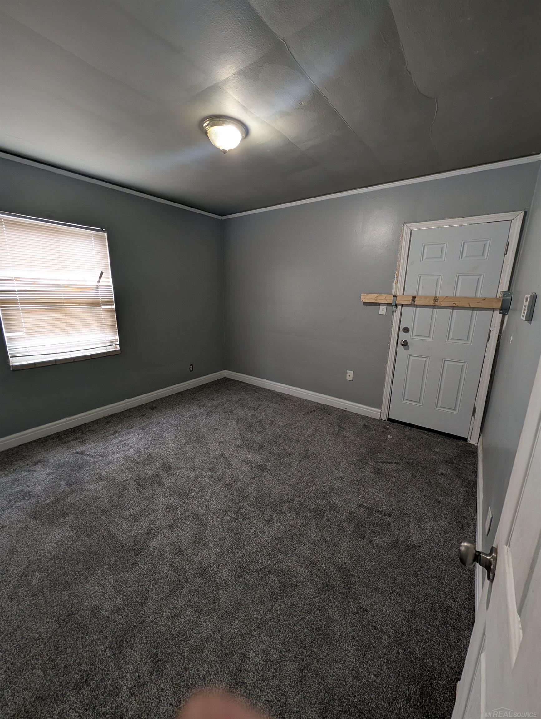 9776 E Outer Drive Property Photo 2