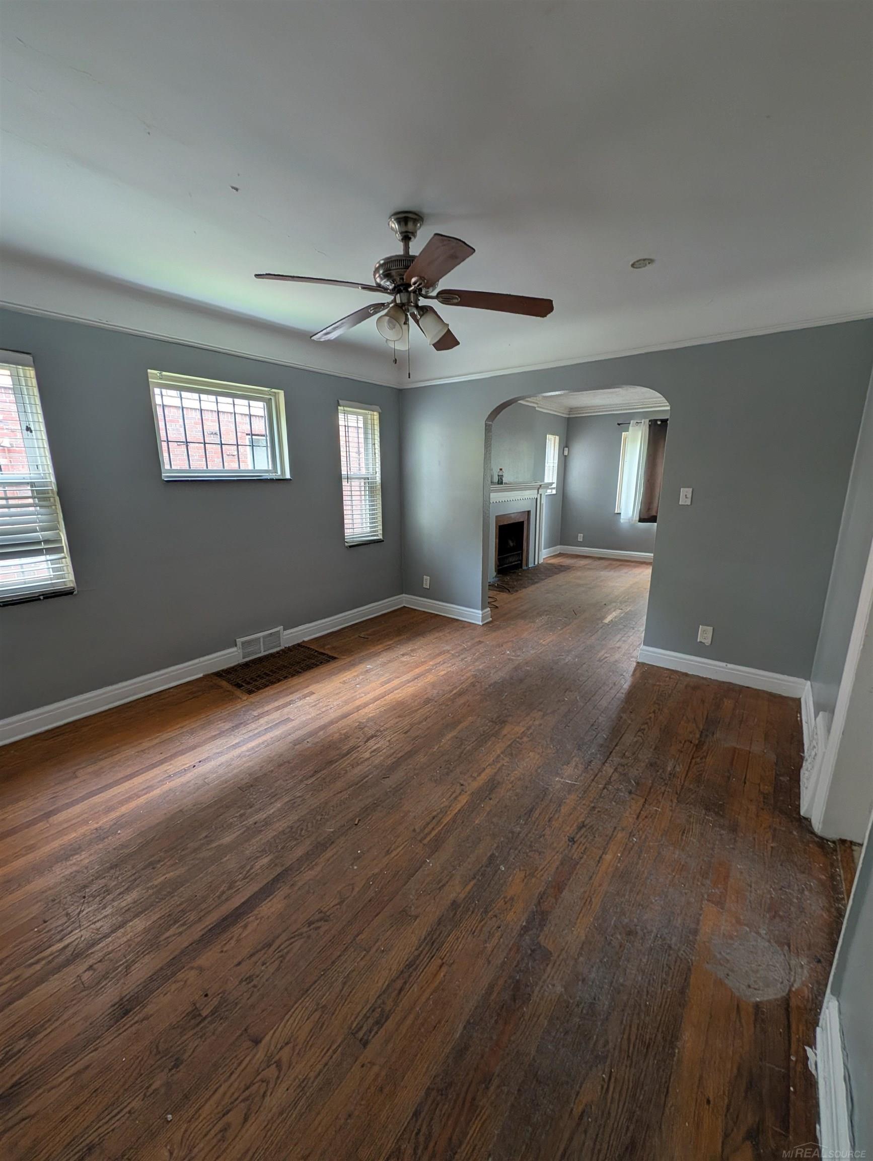 9776 E Outer Drive Property Photo 4