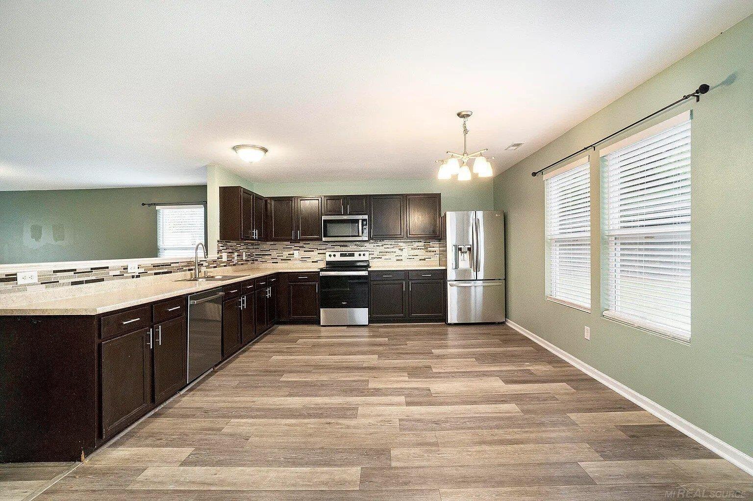 6231 Stable Glen Court Property Photo 4