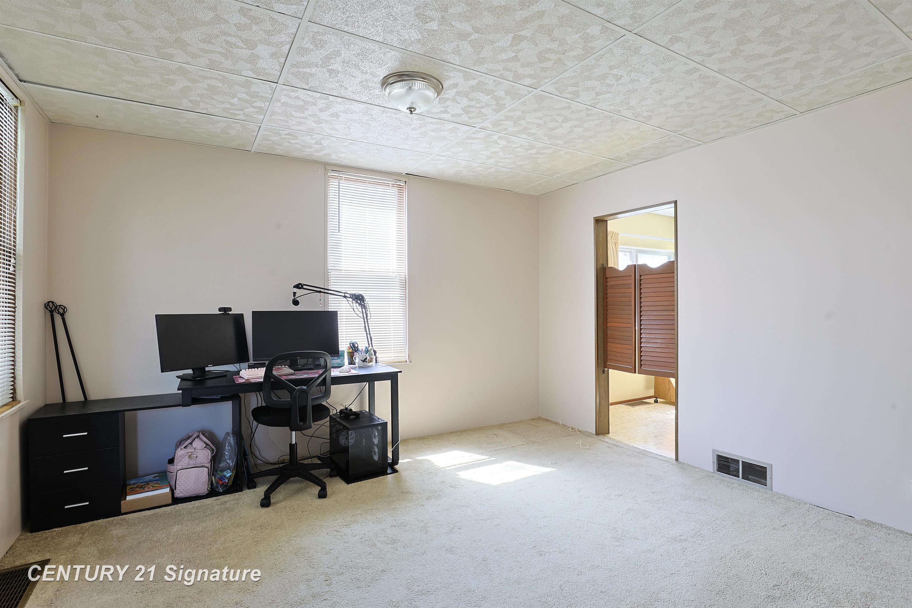 706 S Lincoln Street Property Photo 3