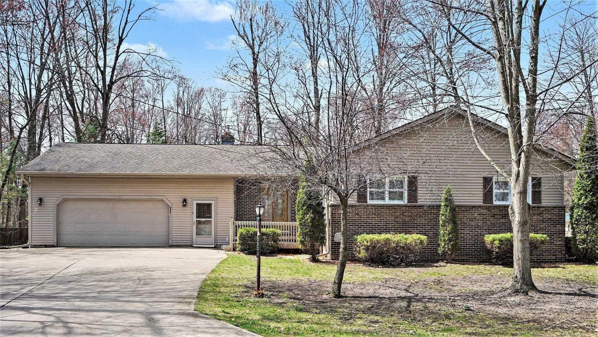 3323 Lakeside Drive Property Photo 3