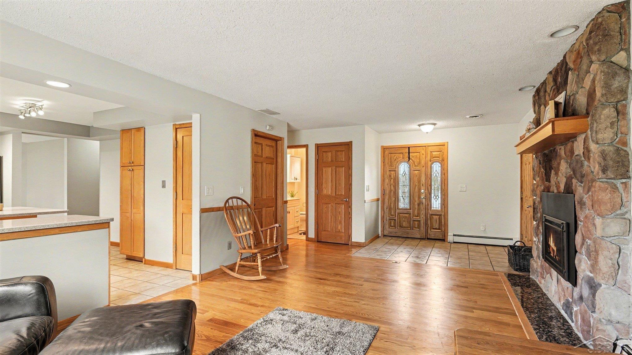 3323 Lakeside Drive Property Photo 5