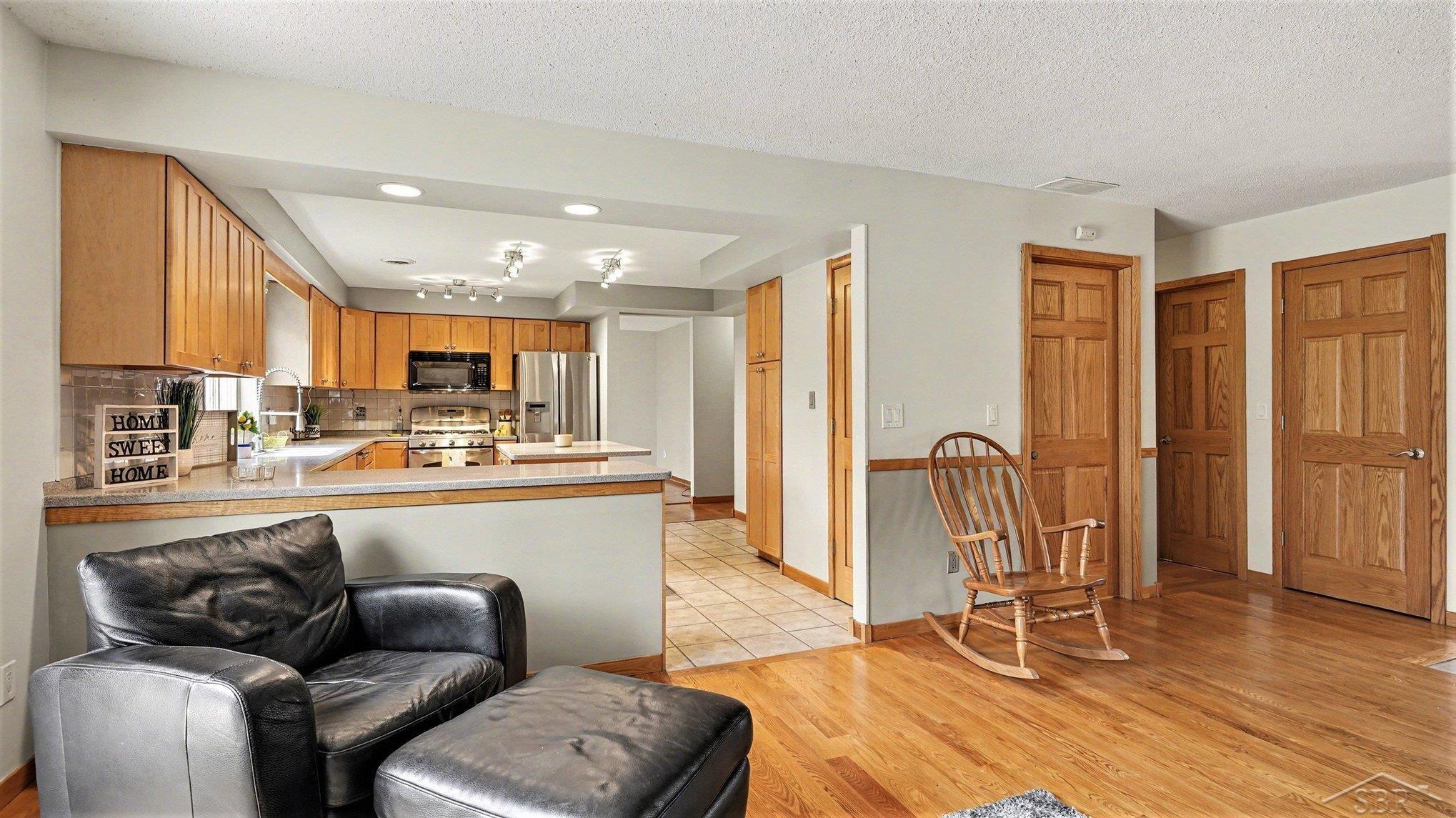 3323 Lakeside Drive Property Photo 6
