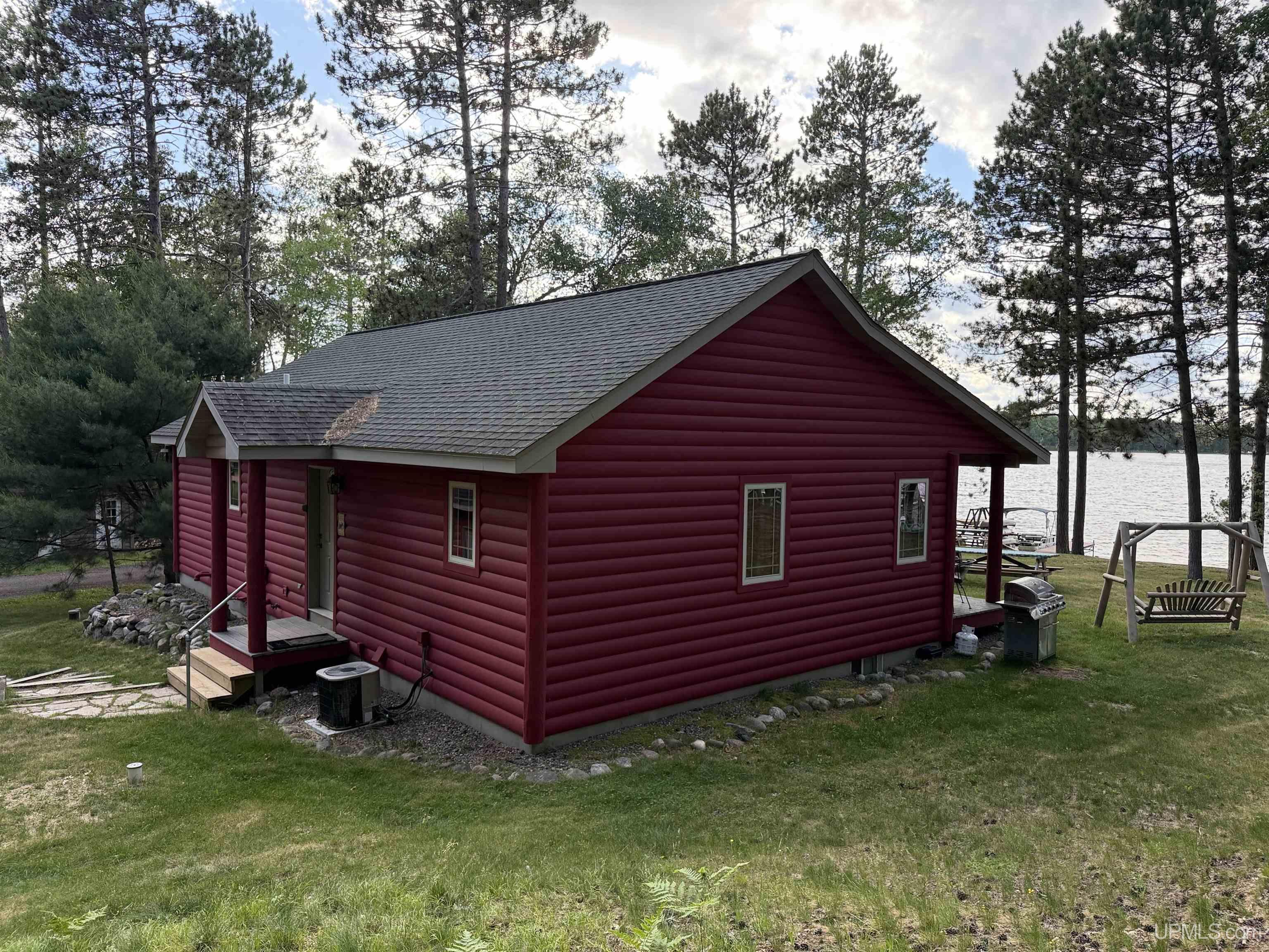 1066 Cedaroma Drive Property Photo 8
