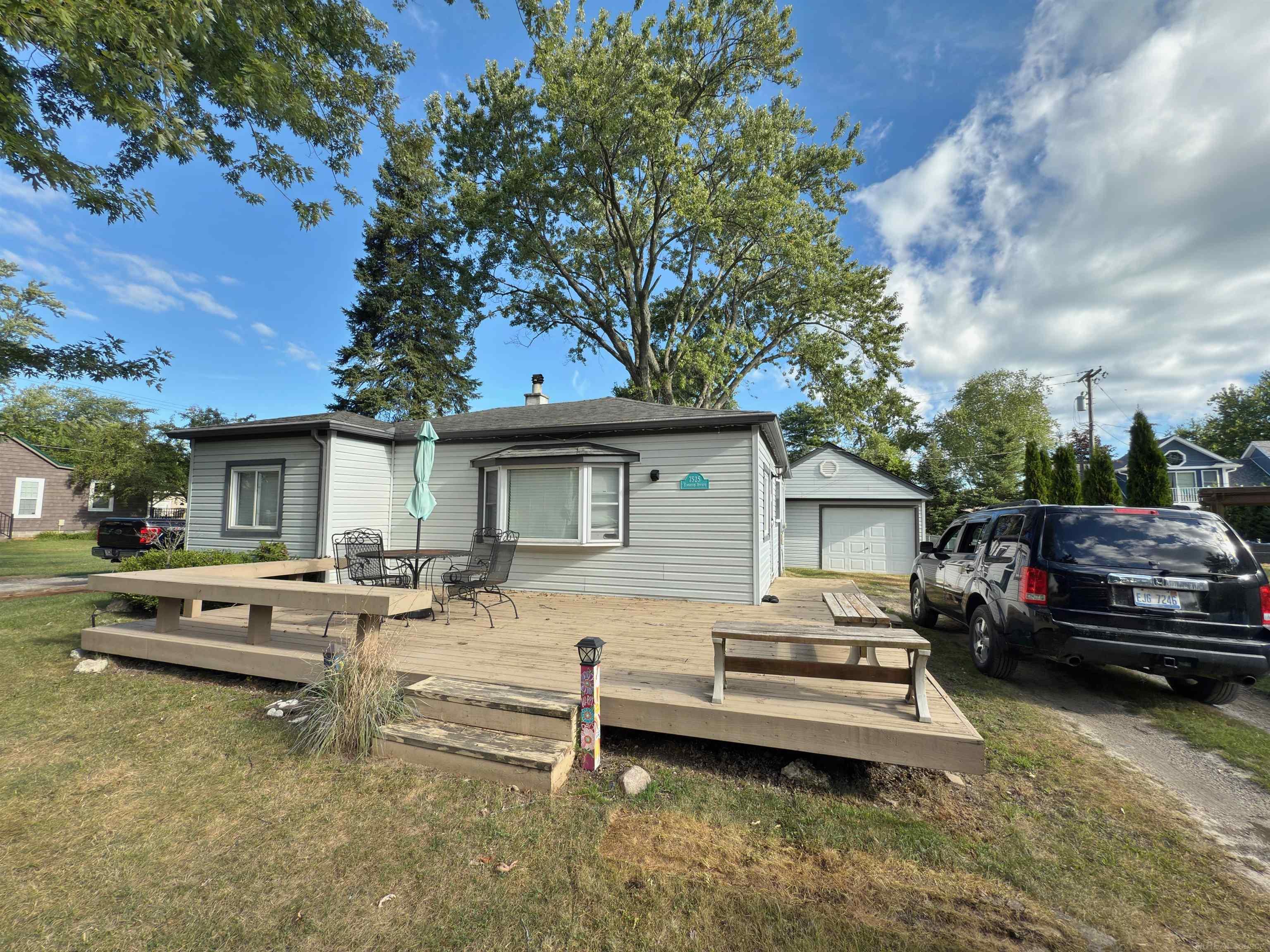 7525 Elmwood Road Property Photo 1