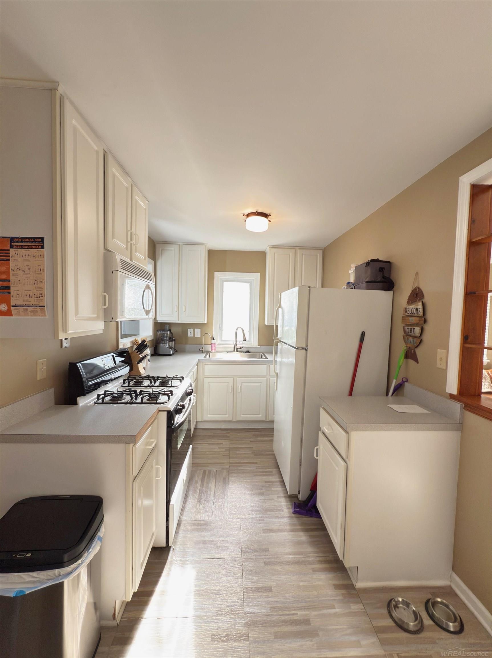 7525 Elmwood Road Property Photo 10