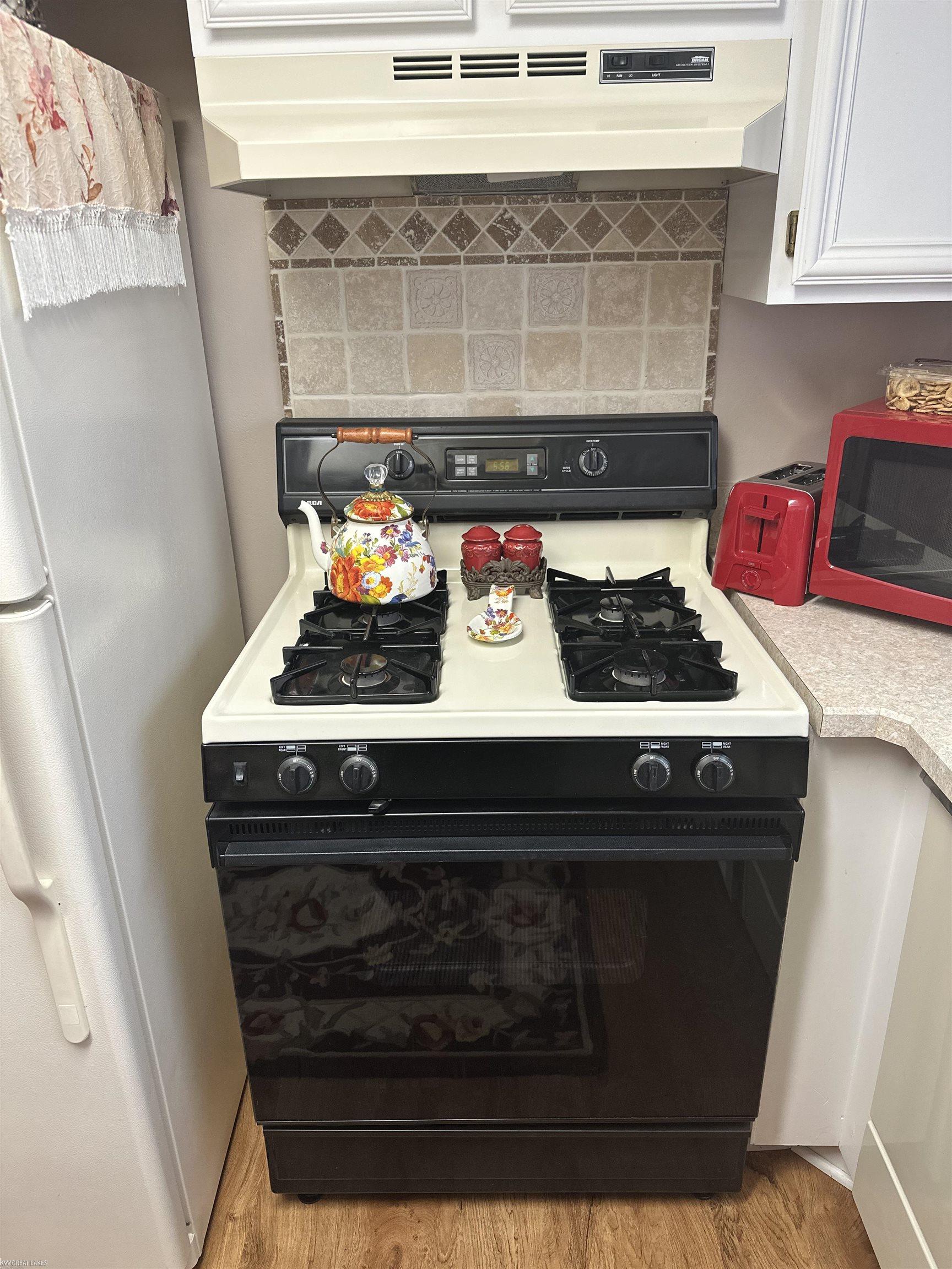 37398 Charter Oaks Boulevard Property Photo 12