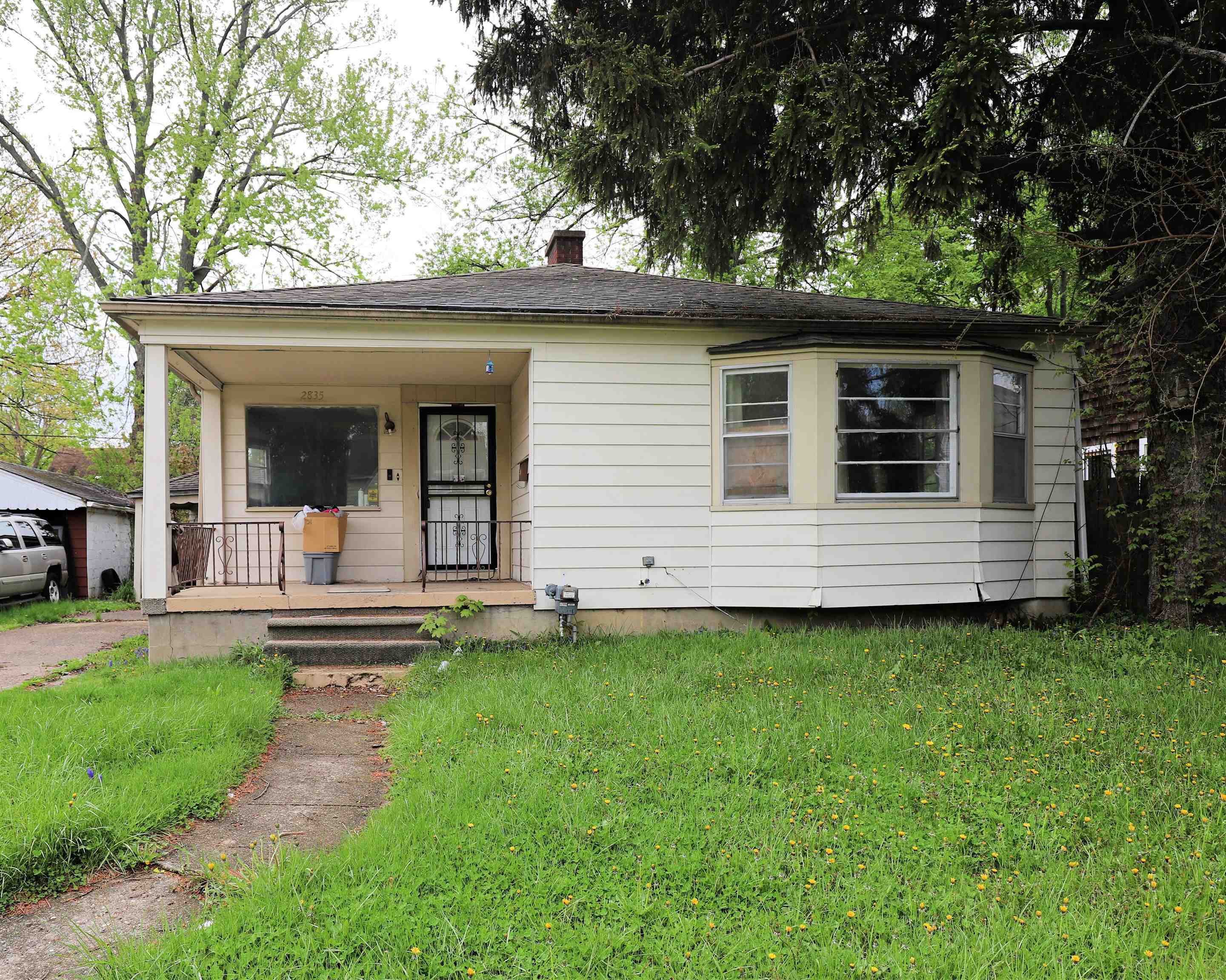 2835 Begole Street Property Photo 1