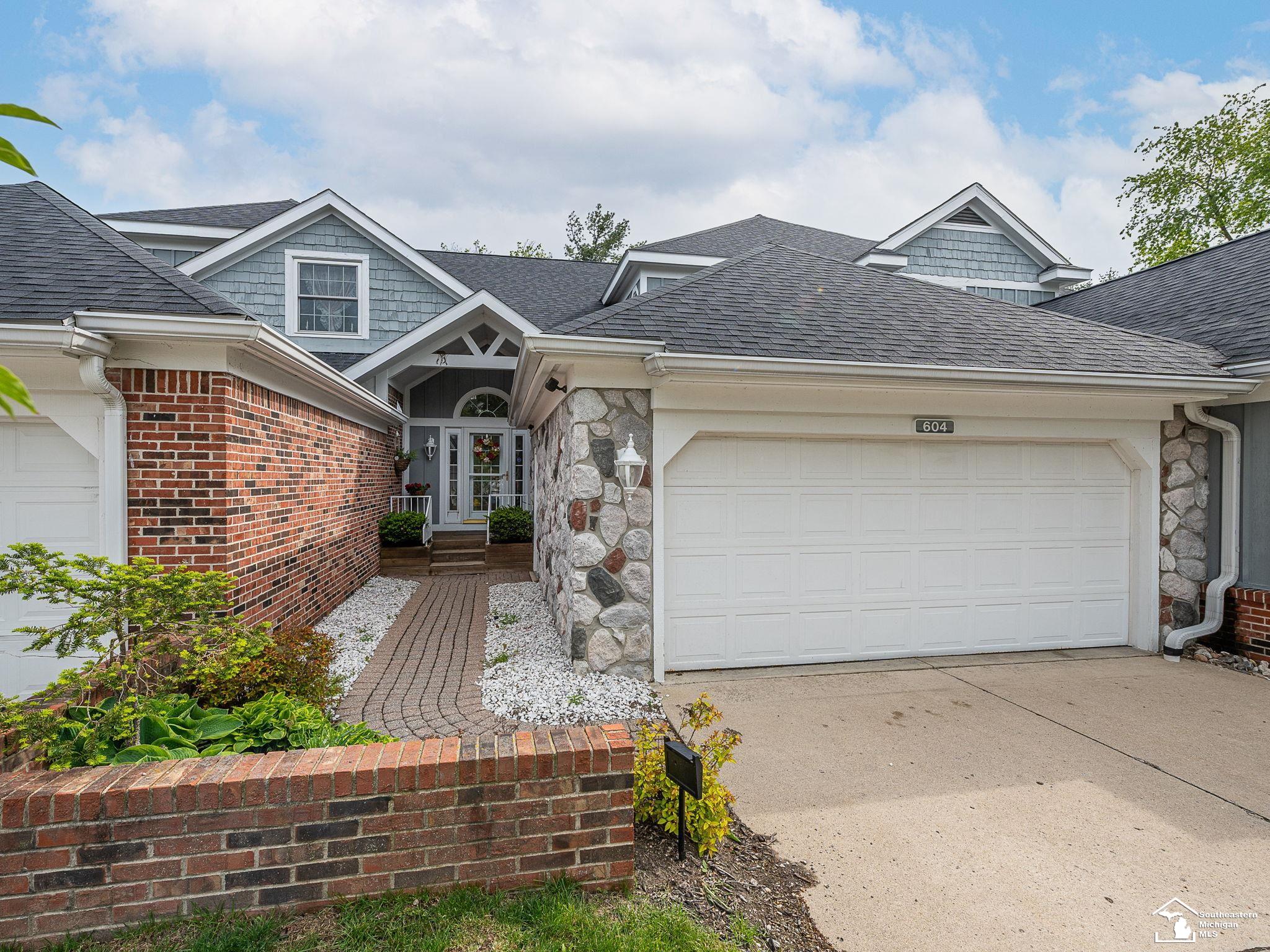 604 Meadowlands Court