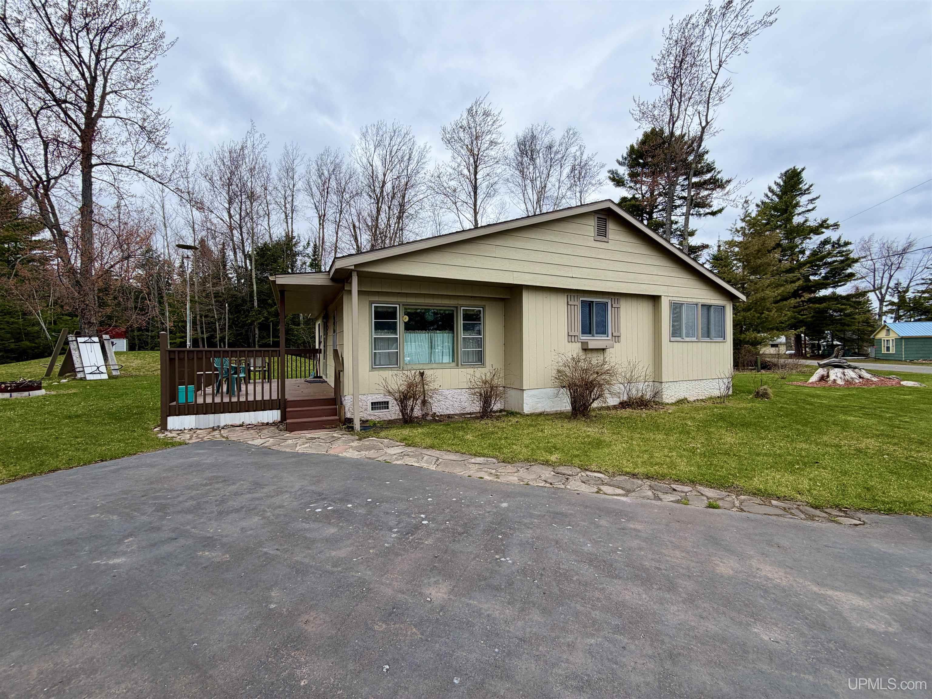 13926 Jurmu Road Property Photo 1