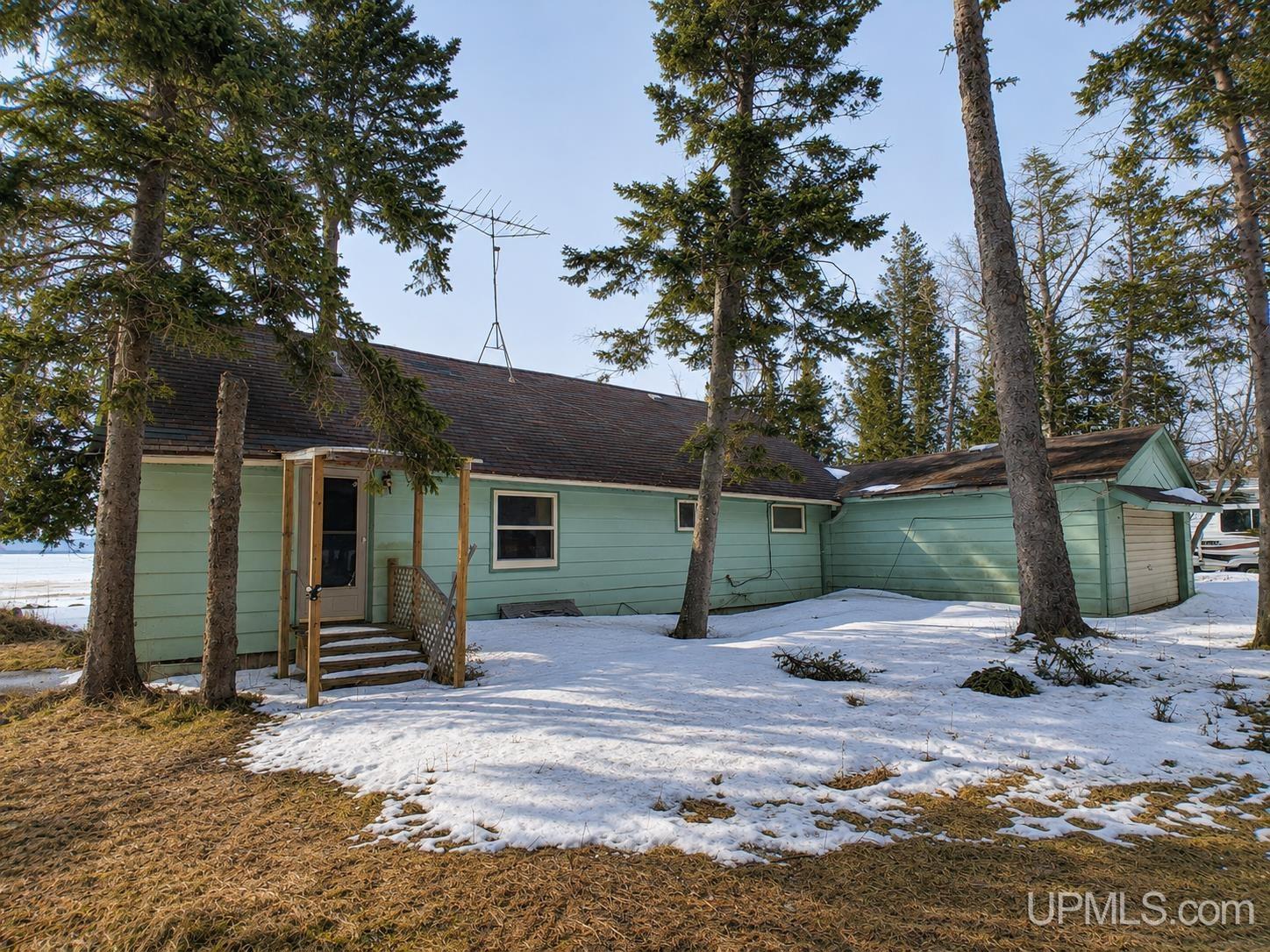 12083 Driftwood Drive Property Photo 4