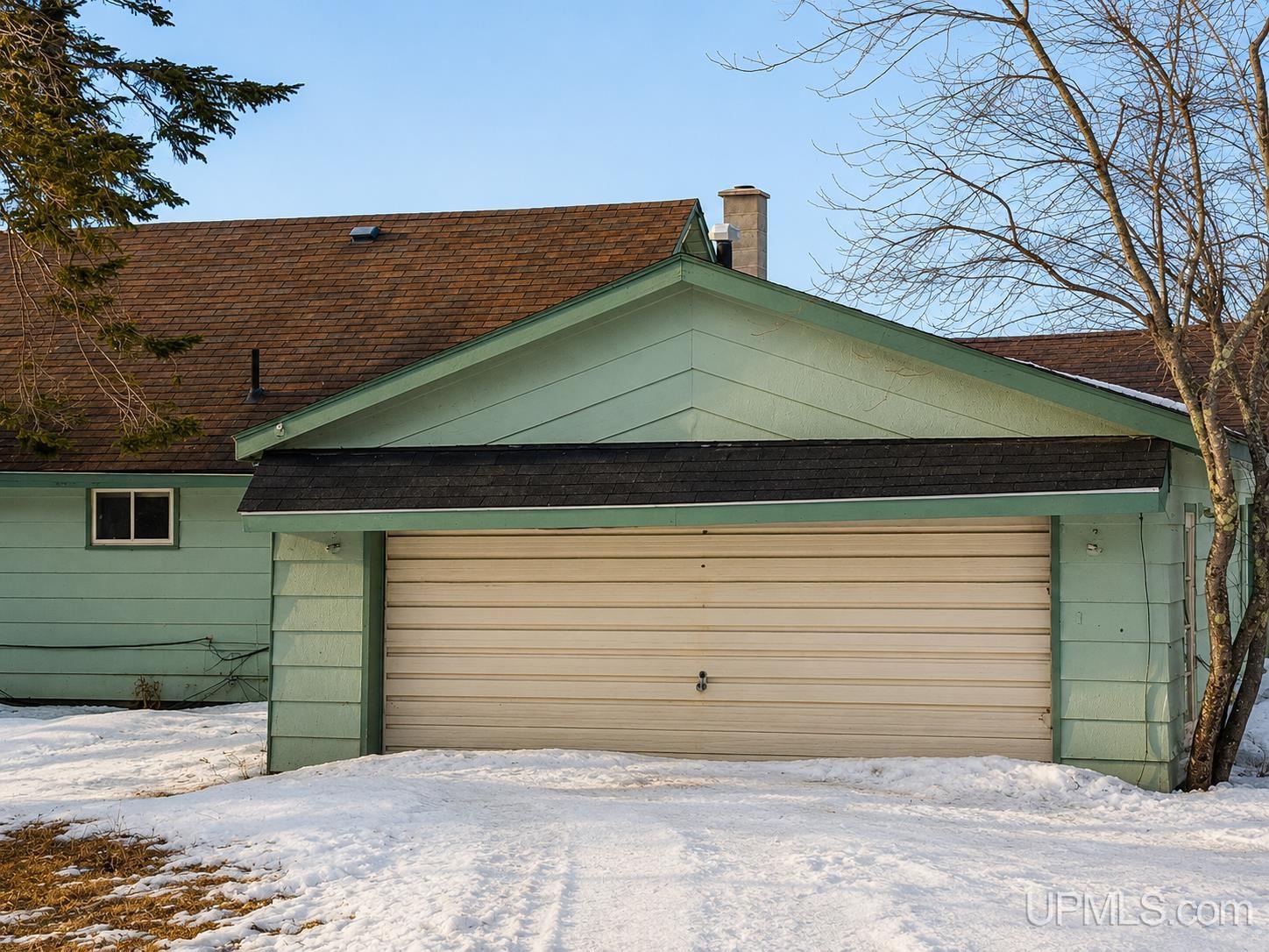 12083 Driftwood Drive Property Photo 5