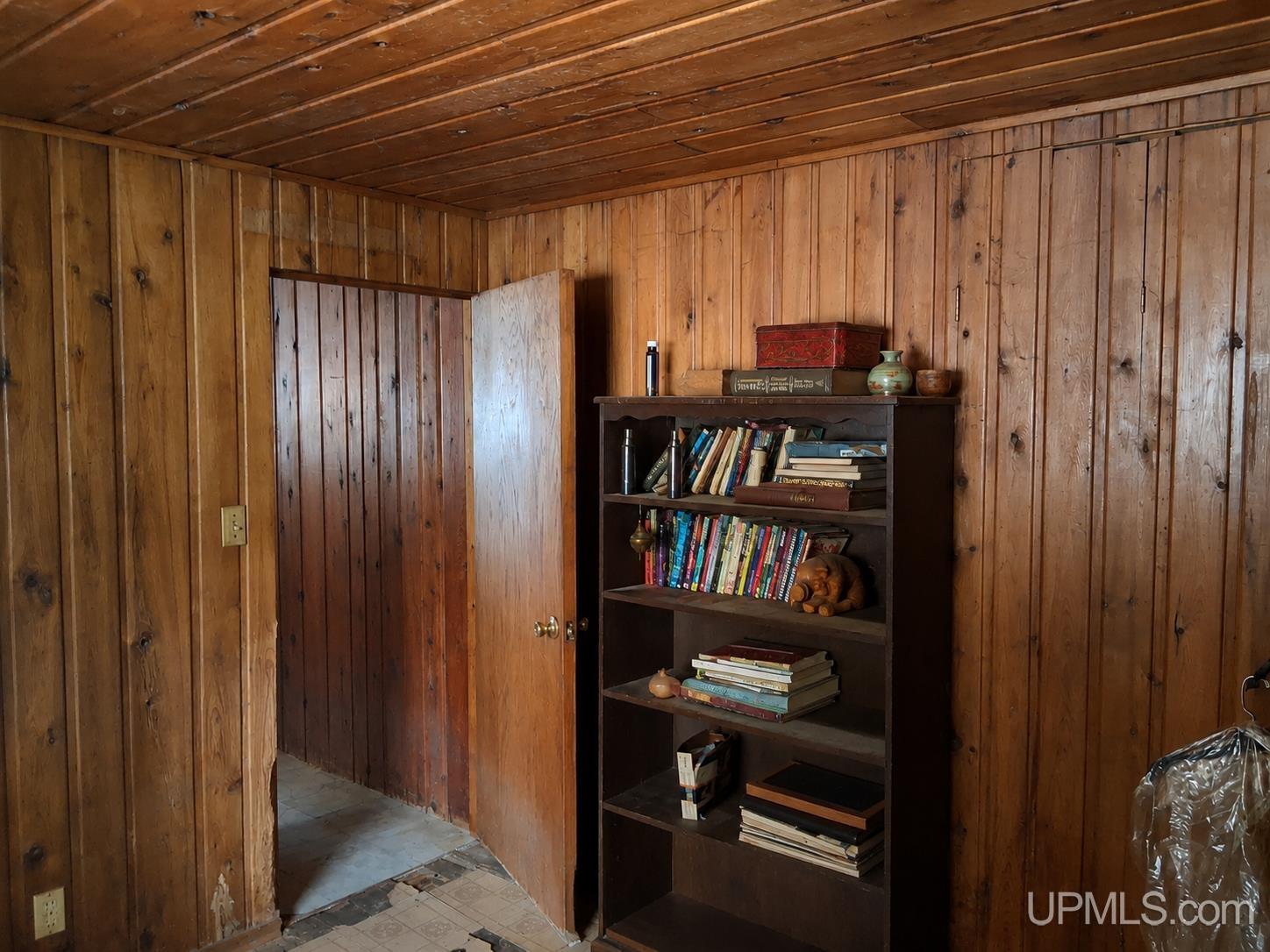 12083 Driftwood Drive Property Photo 9