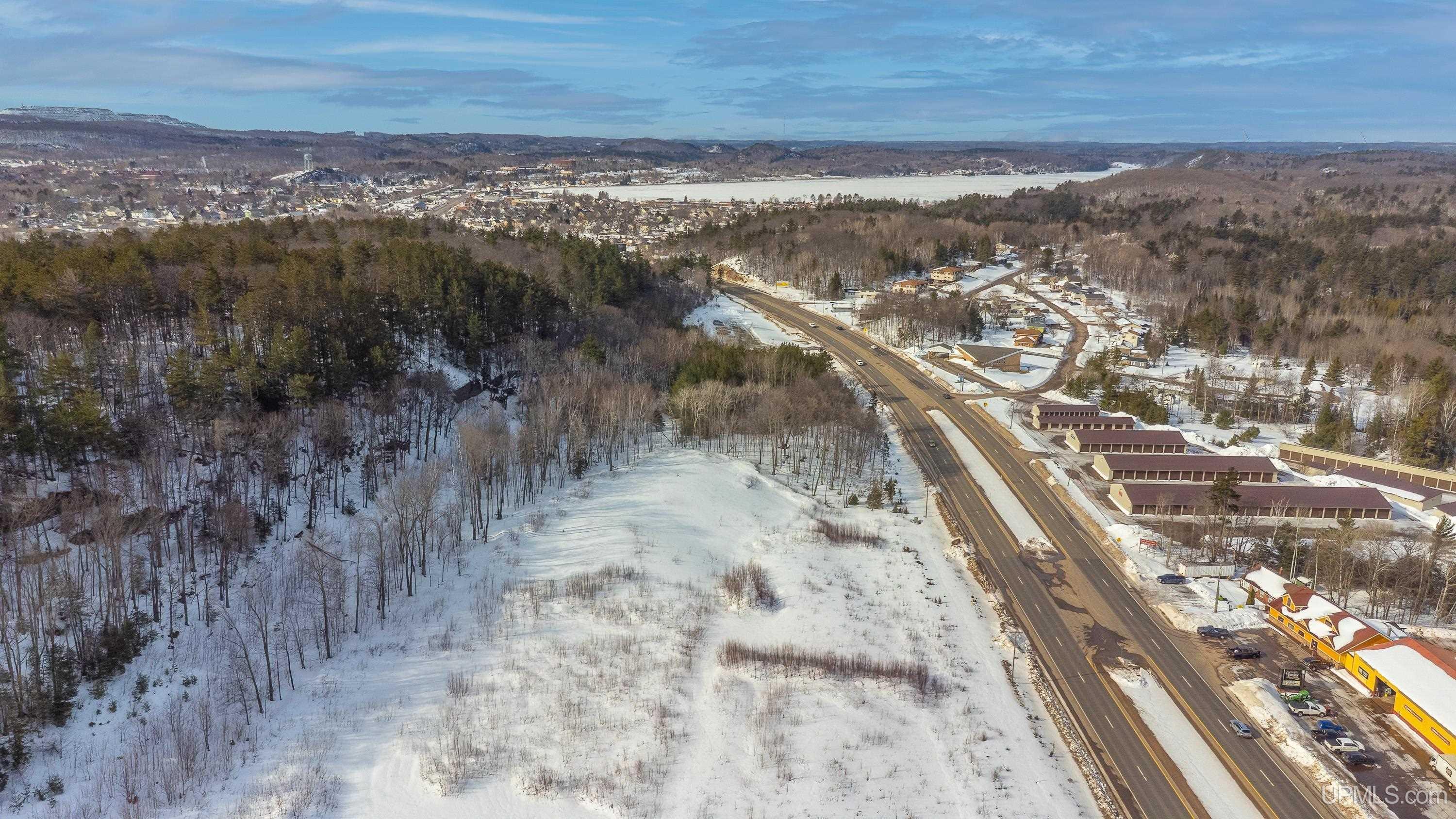801 E Us 41 Highway Property Photo 3