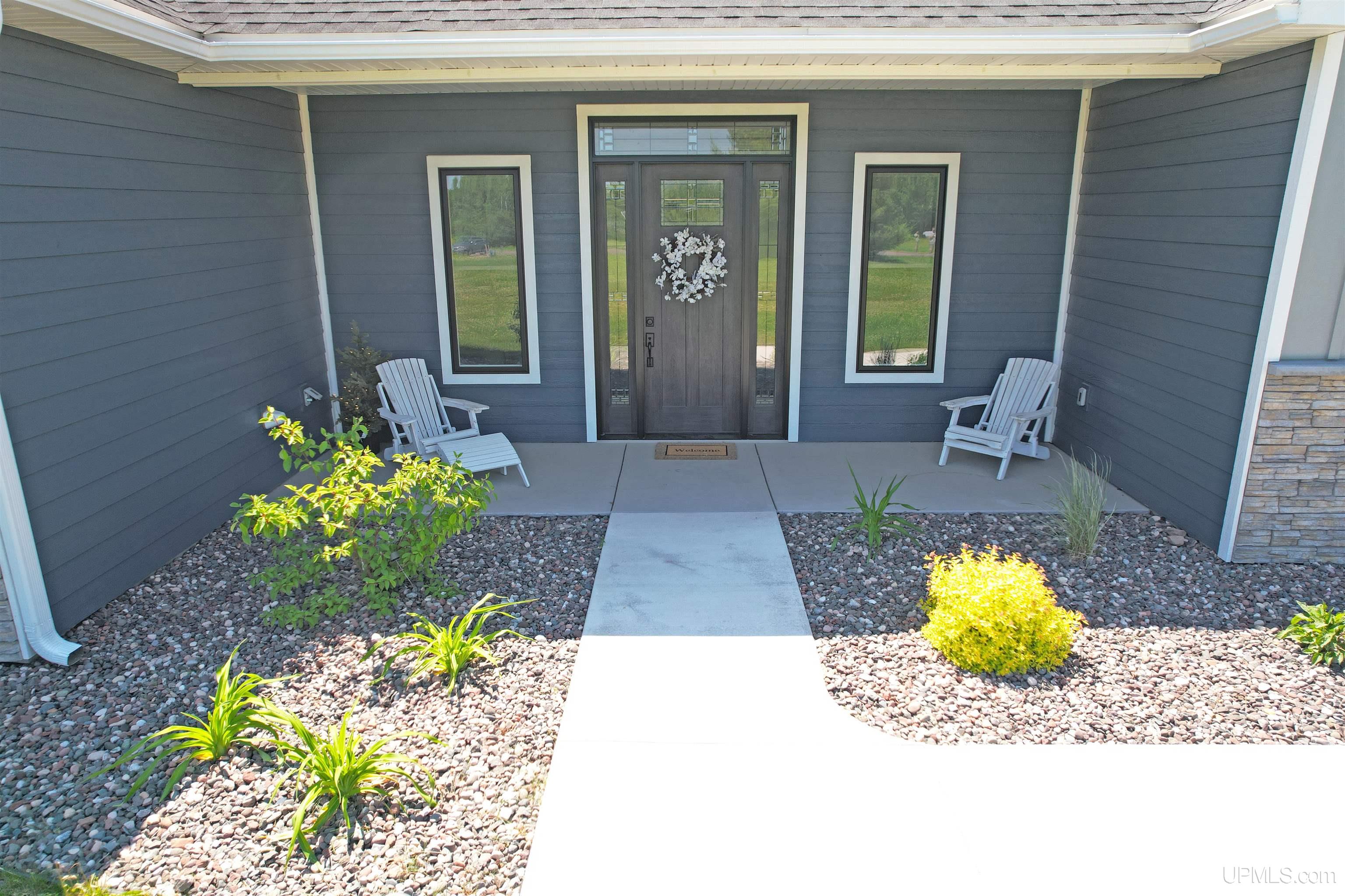 46647 Golf Drive Property Photo 3