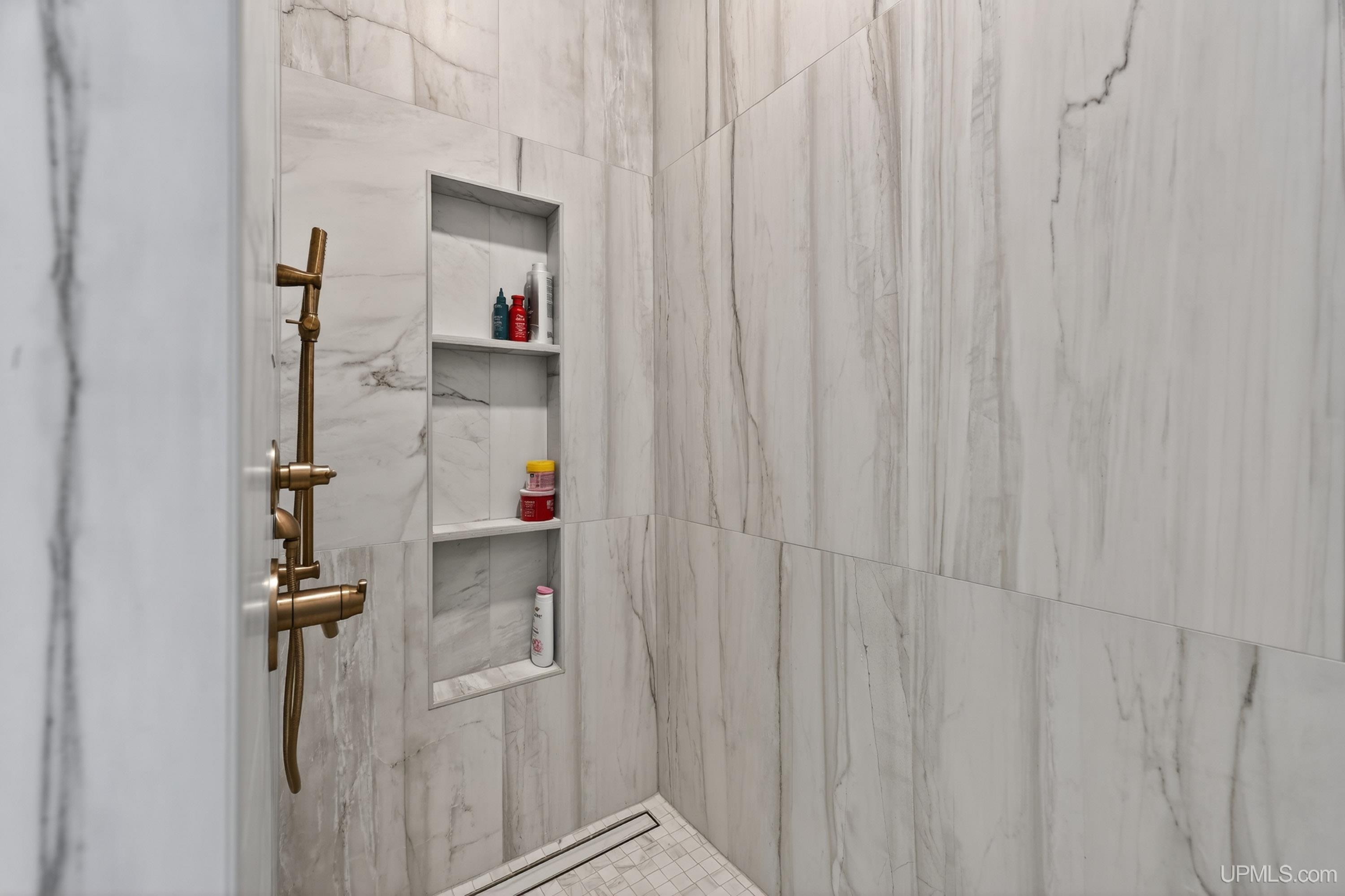 46647 Golf Drive Property Photo 44
