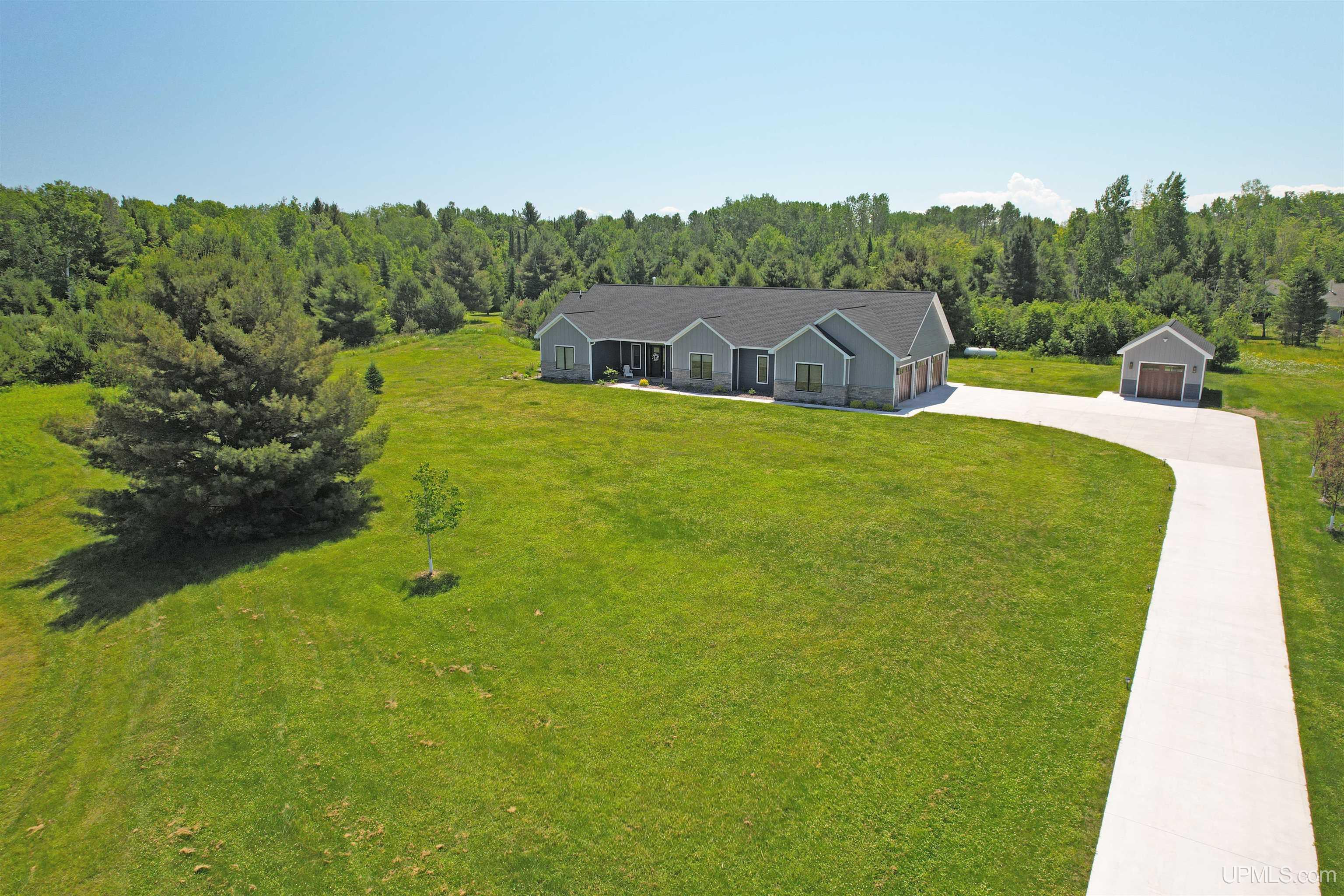 46647 Golf Drive Property Photo 52